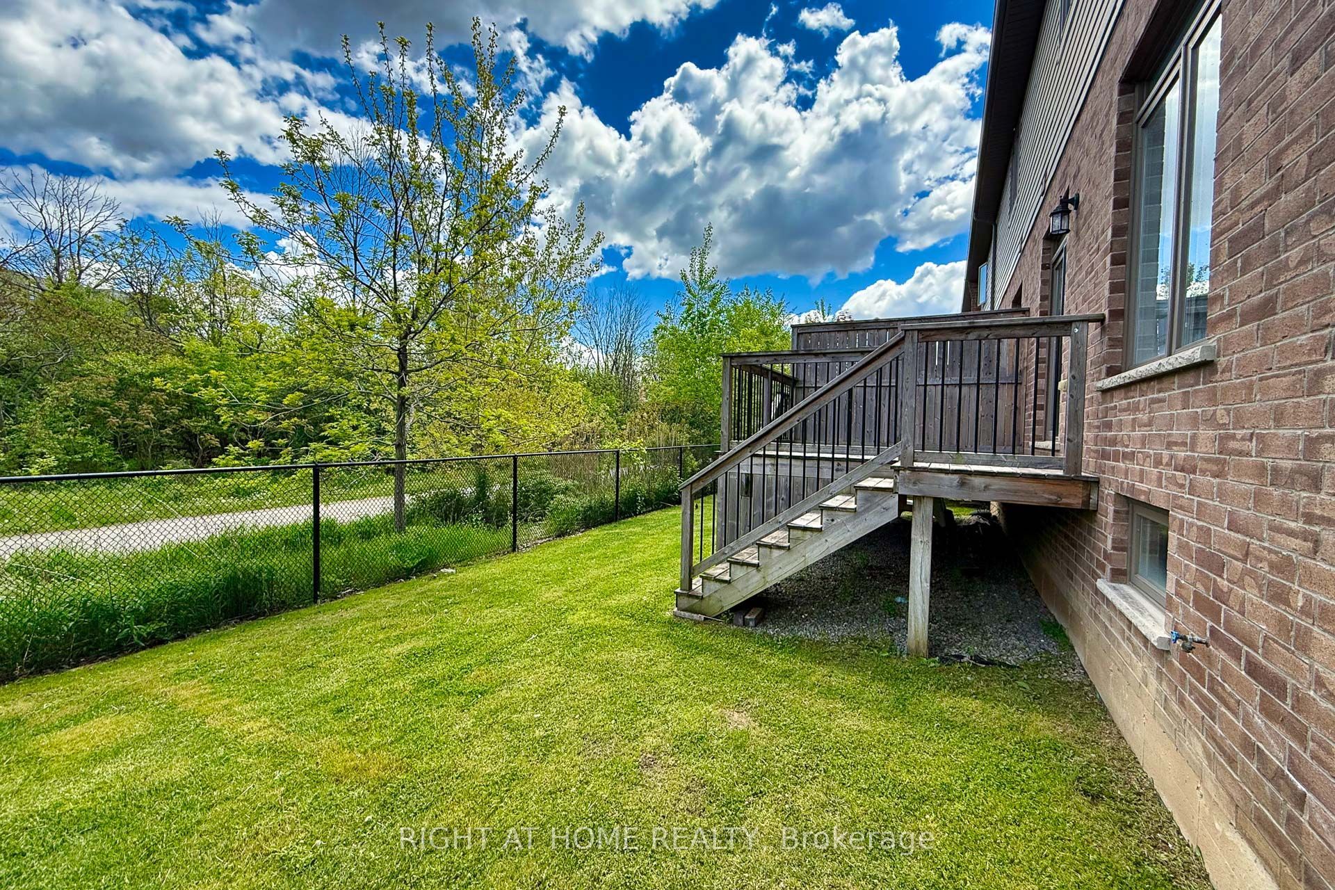 71 Southshore Crescent Property Photo 33