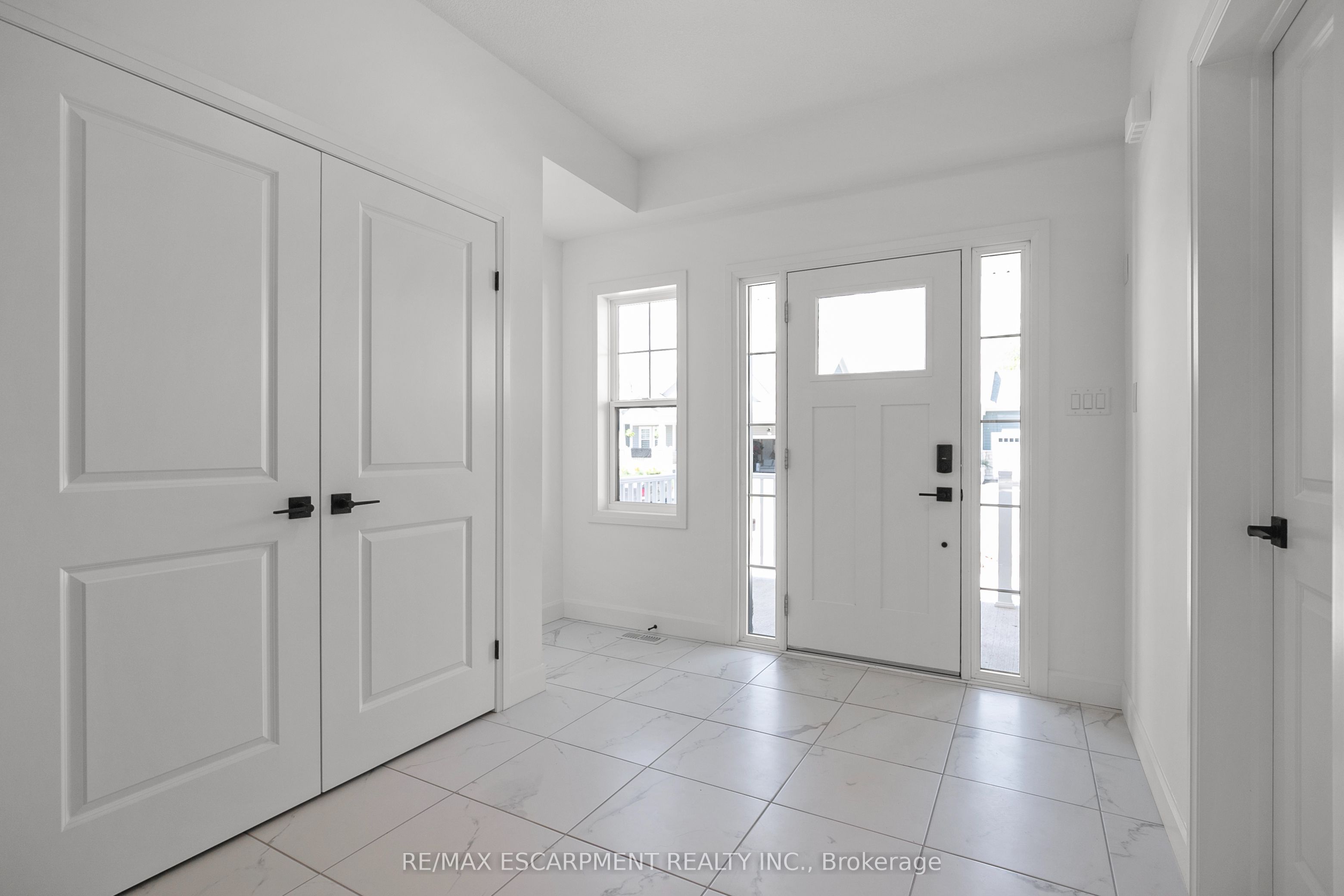 26 Beachwalk Crescent Property Photo 8