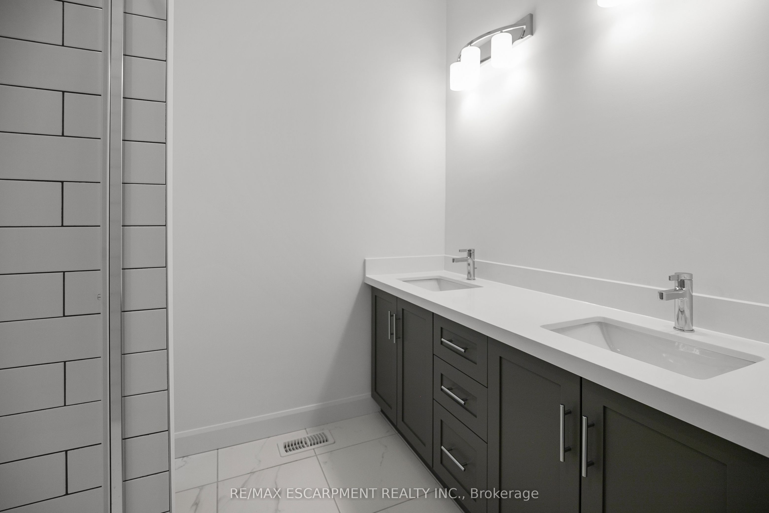 26 Beachwalk Crescent Property Photo 27