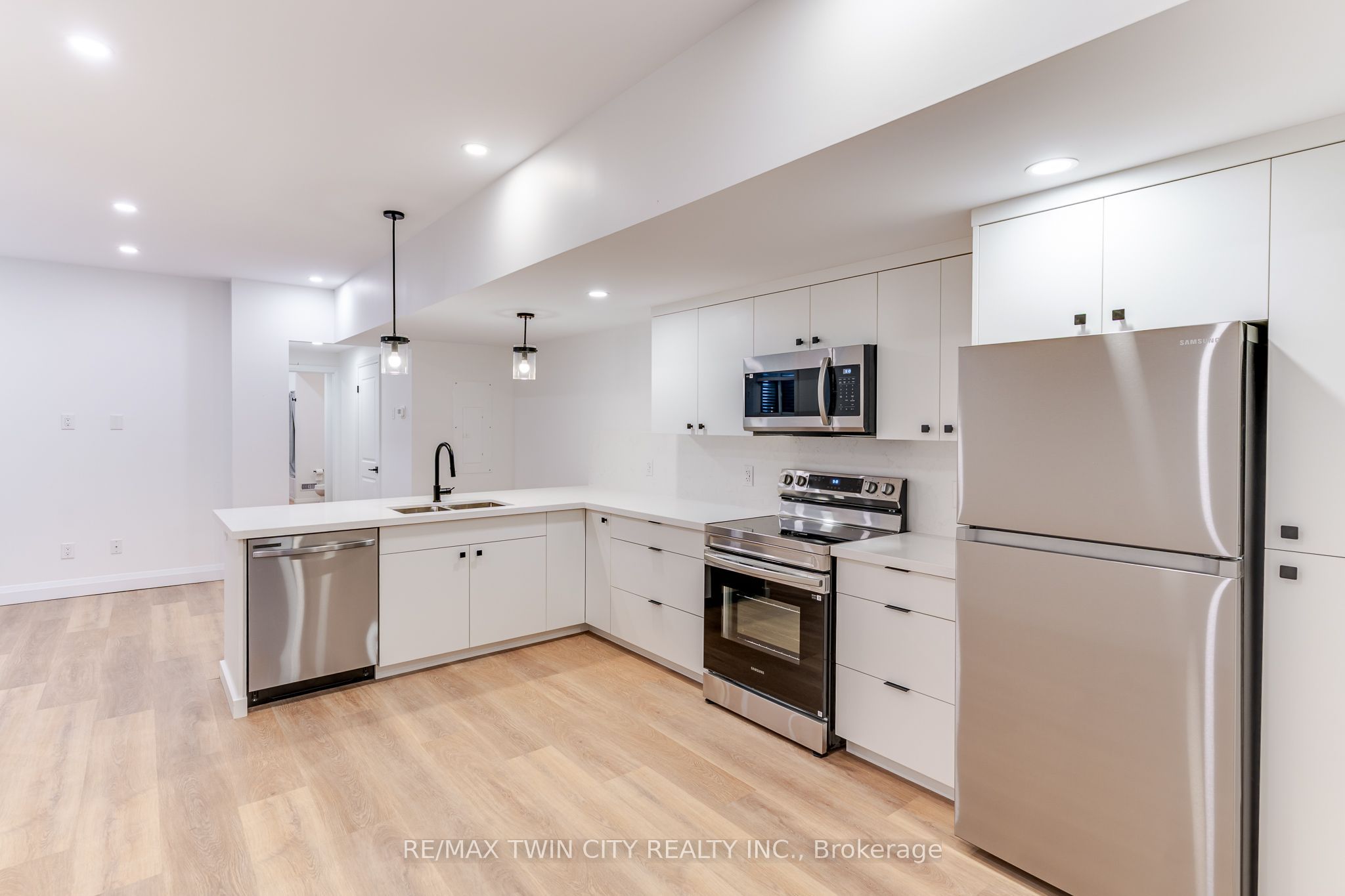 825 Stirling Avenue S 4 Property Photo 6