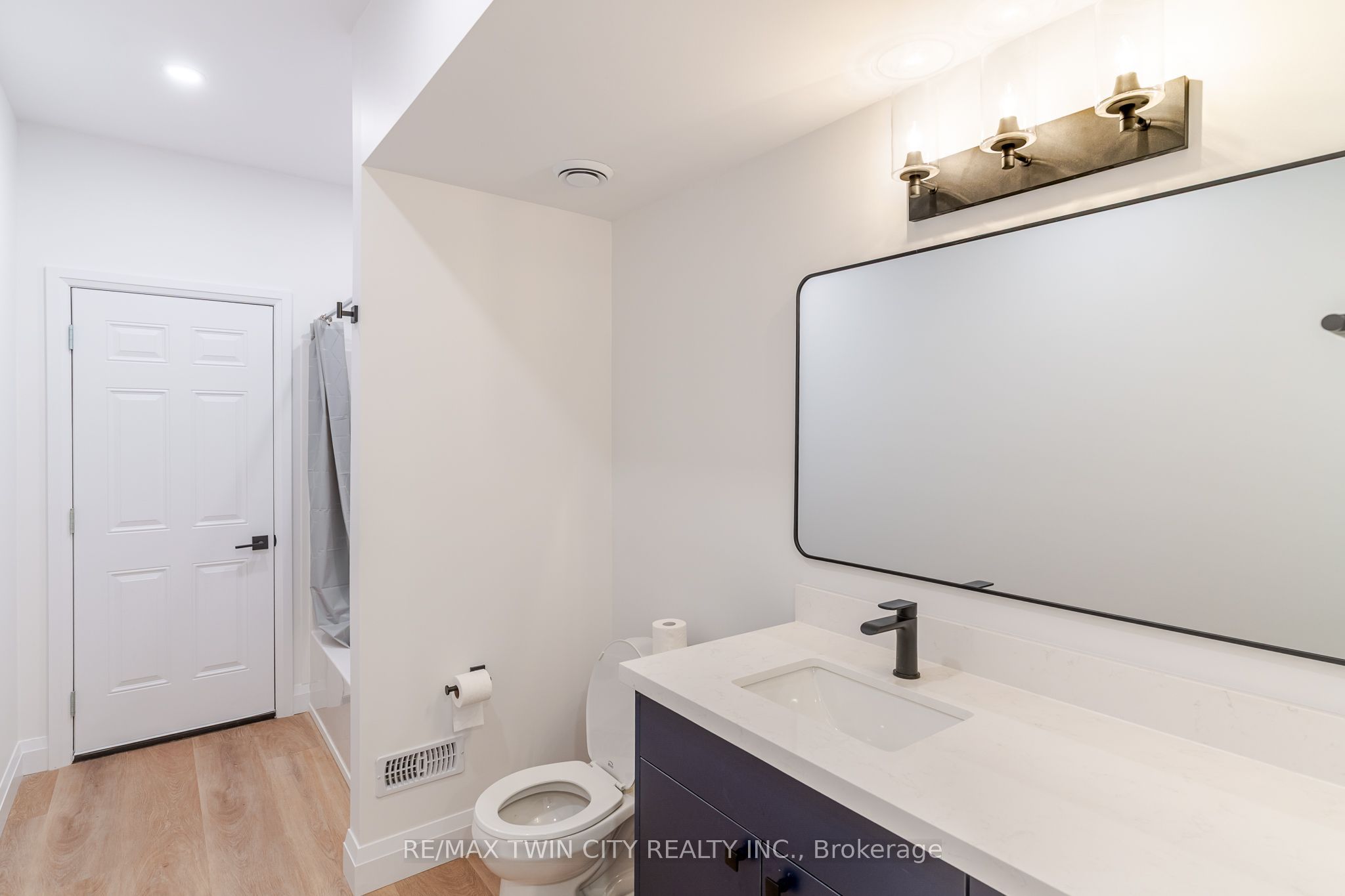 825 Stirling Avenue S 4 Property Photo 12