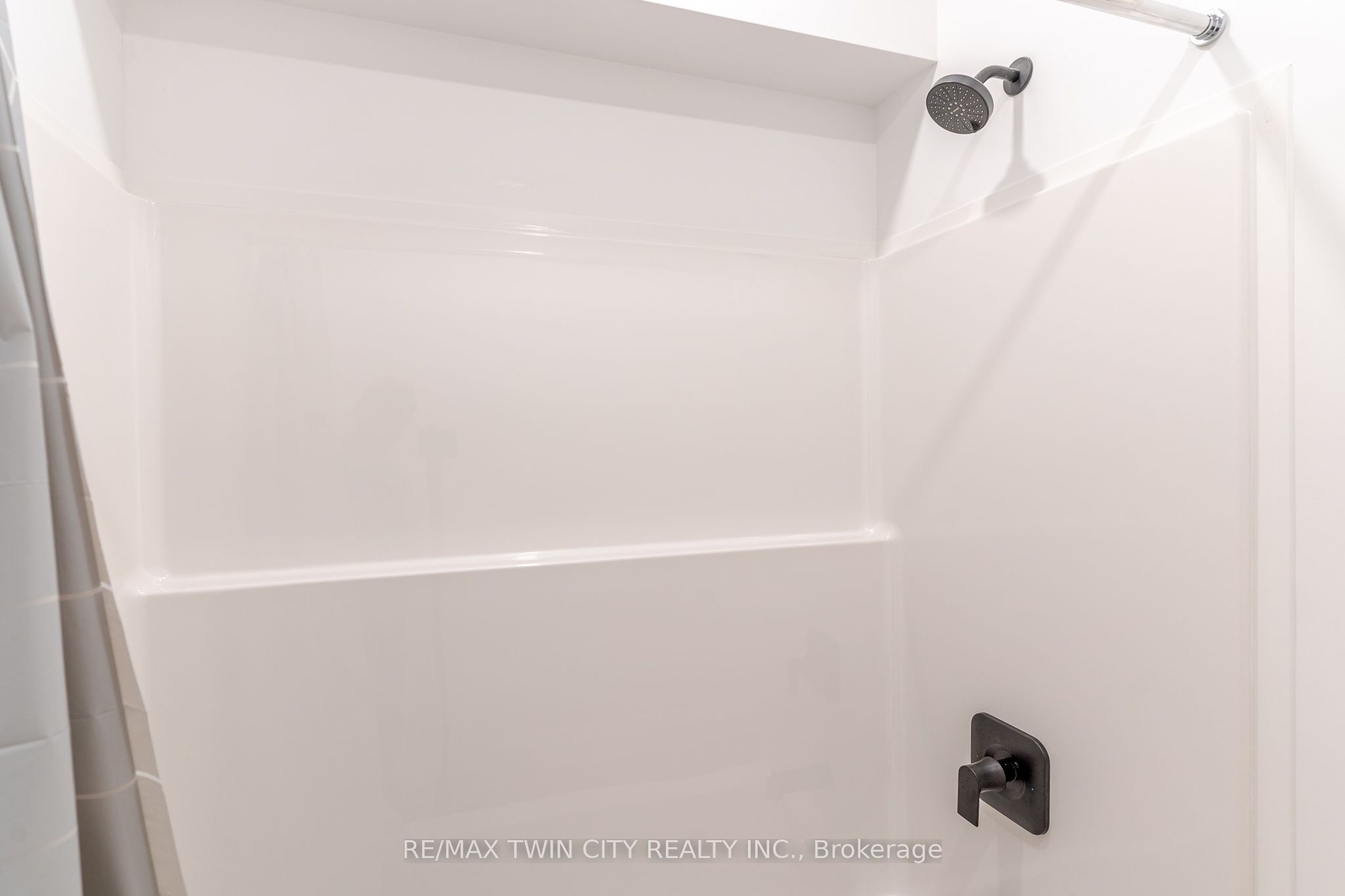 825 Stirling Avenue S 4 Property Photo 13