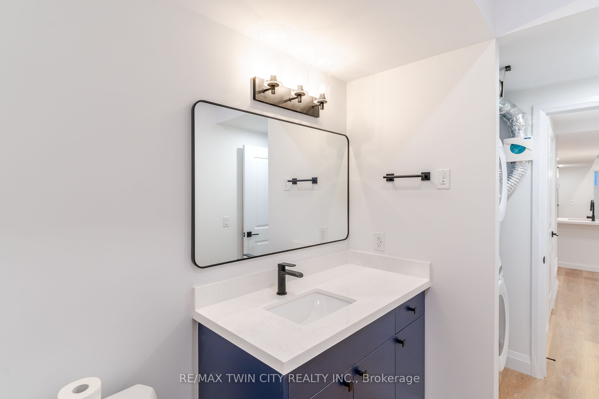 825 Stirling Avenue S 4 Property Photo 14