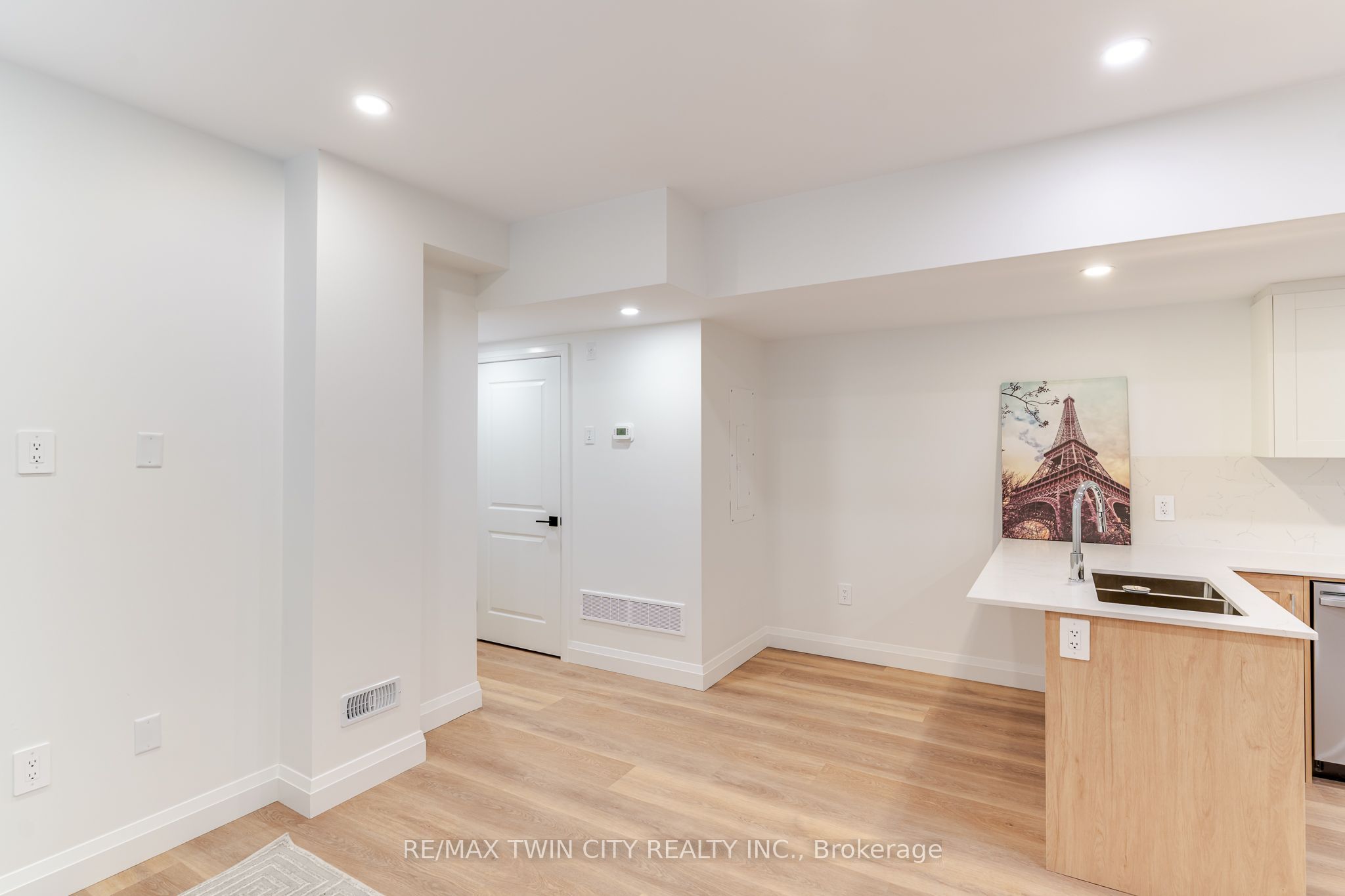 825 Stirling Avenue S 4 Property Photo 15