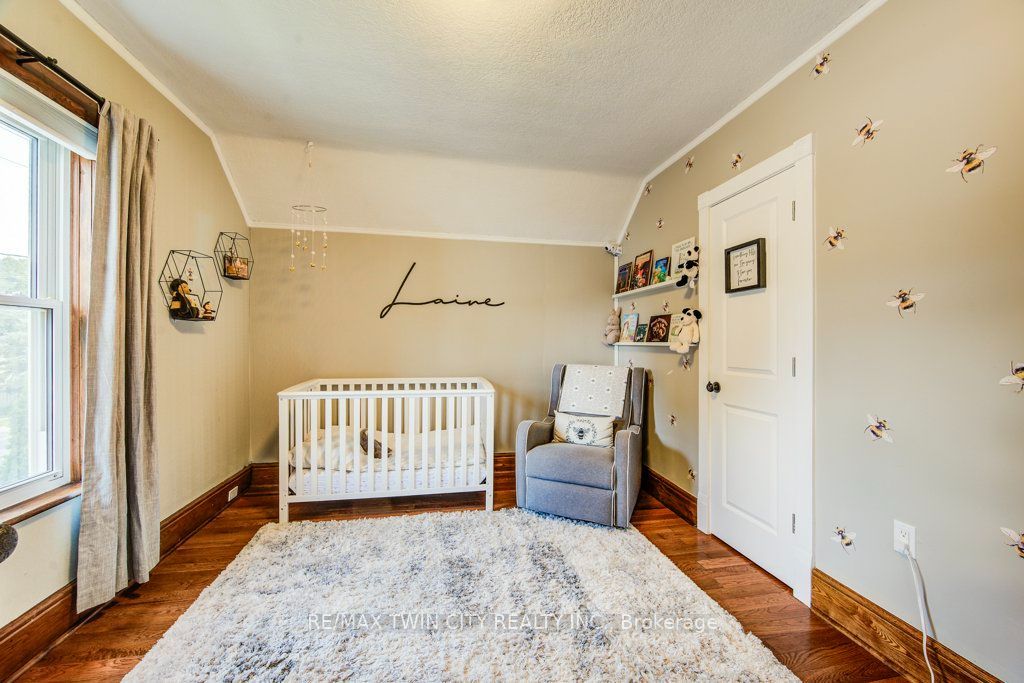 12 Queen Mary Street Property Photo 25