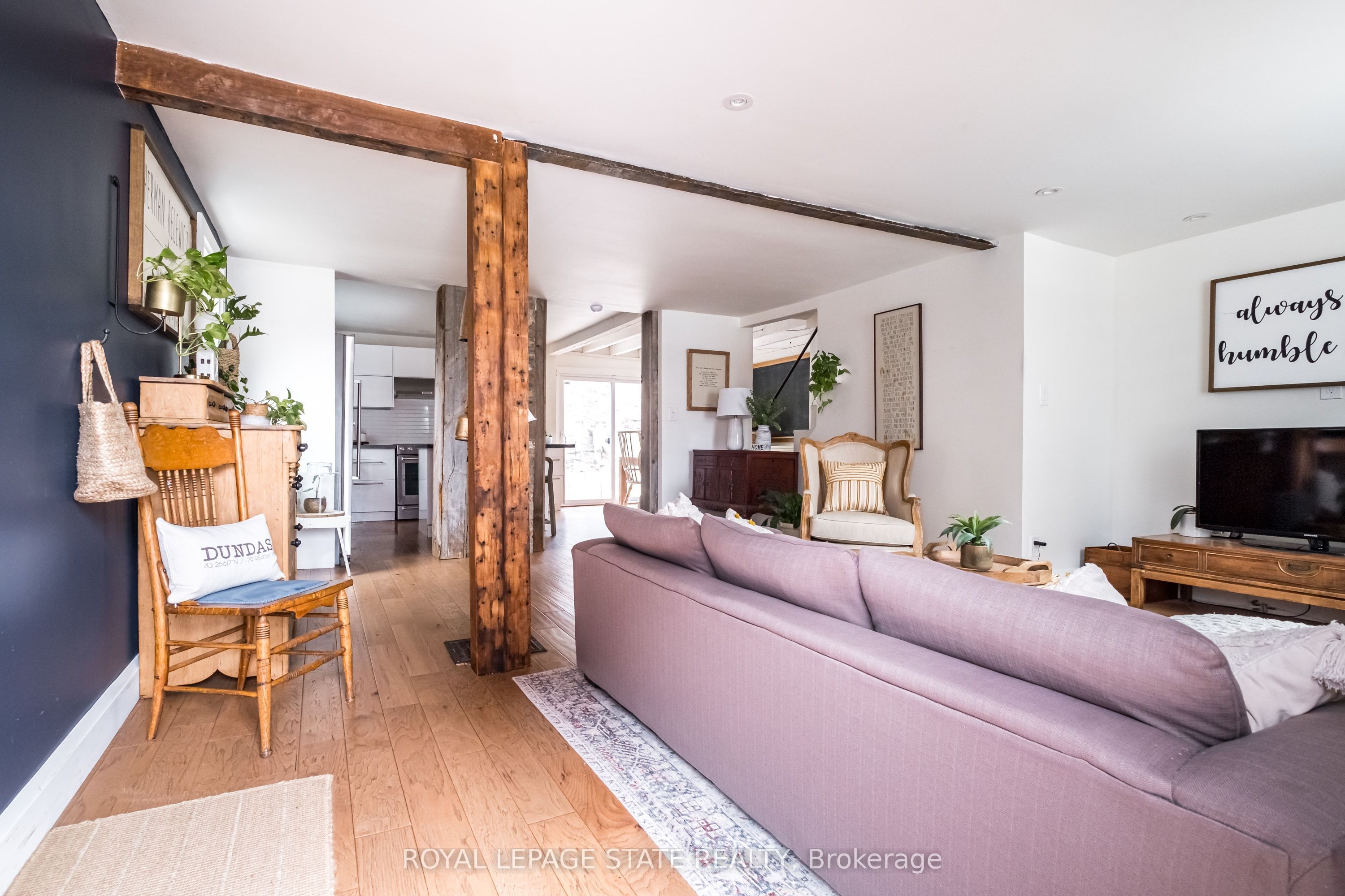39 Park Street E Property Photo 6