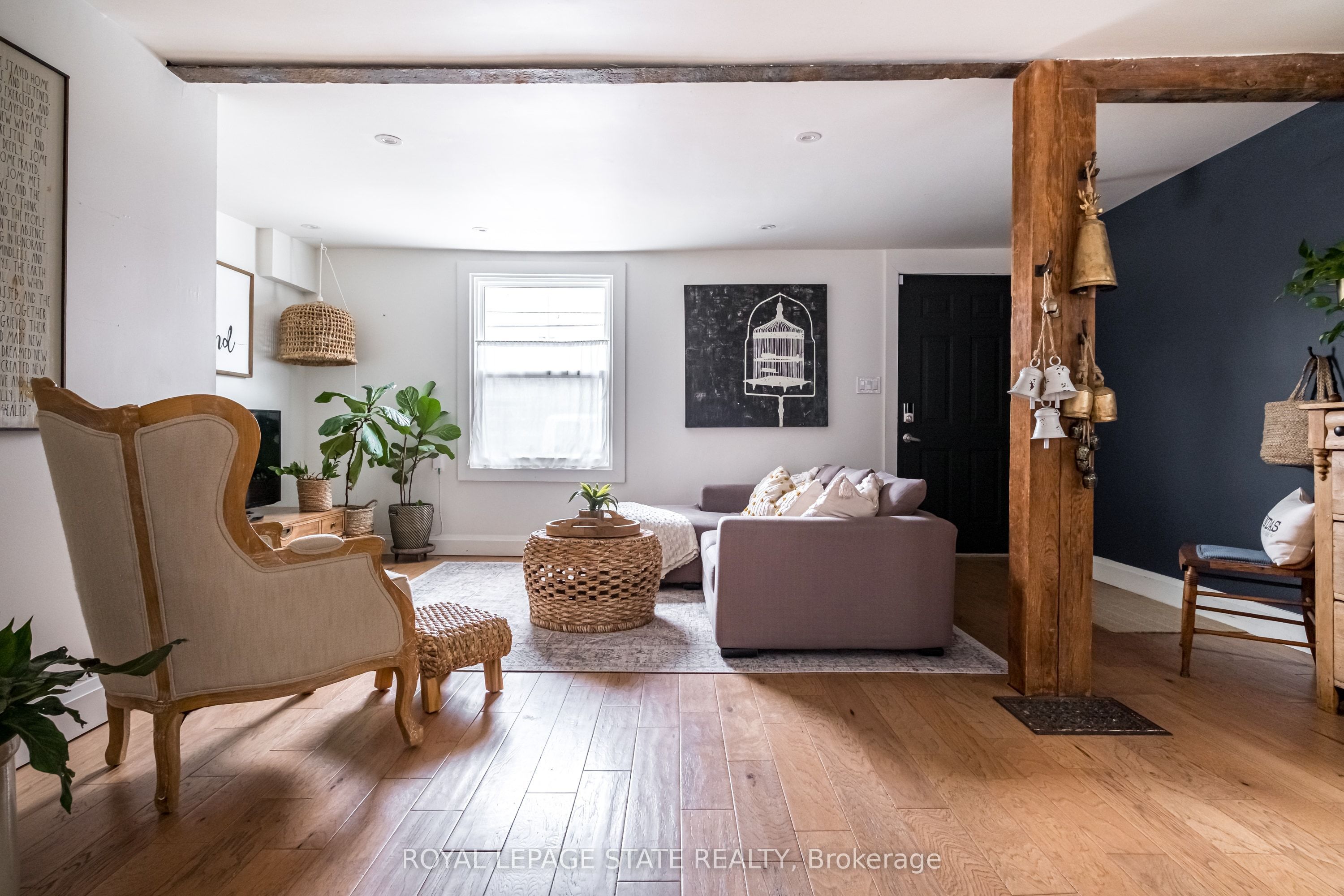 39 Park Street E Property Photo 9