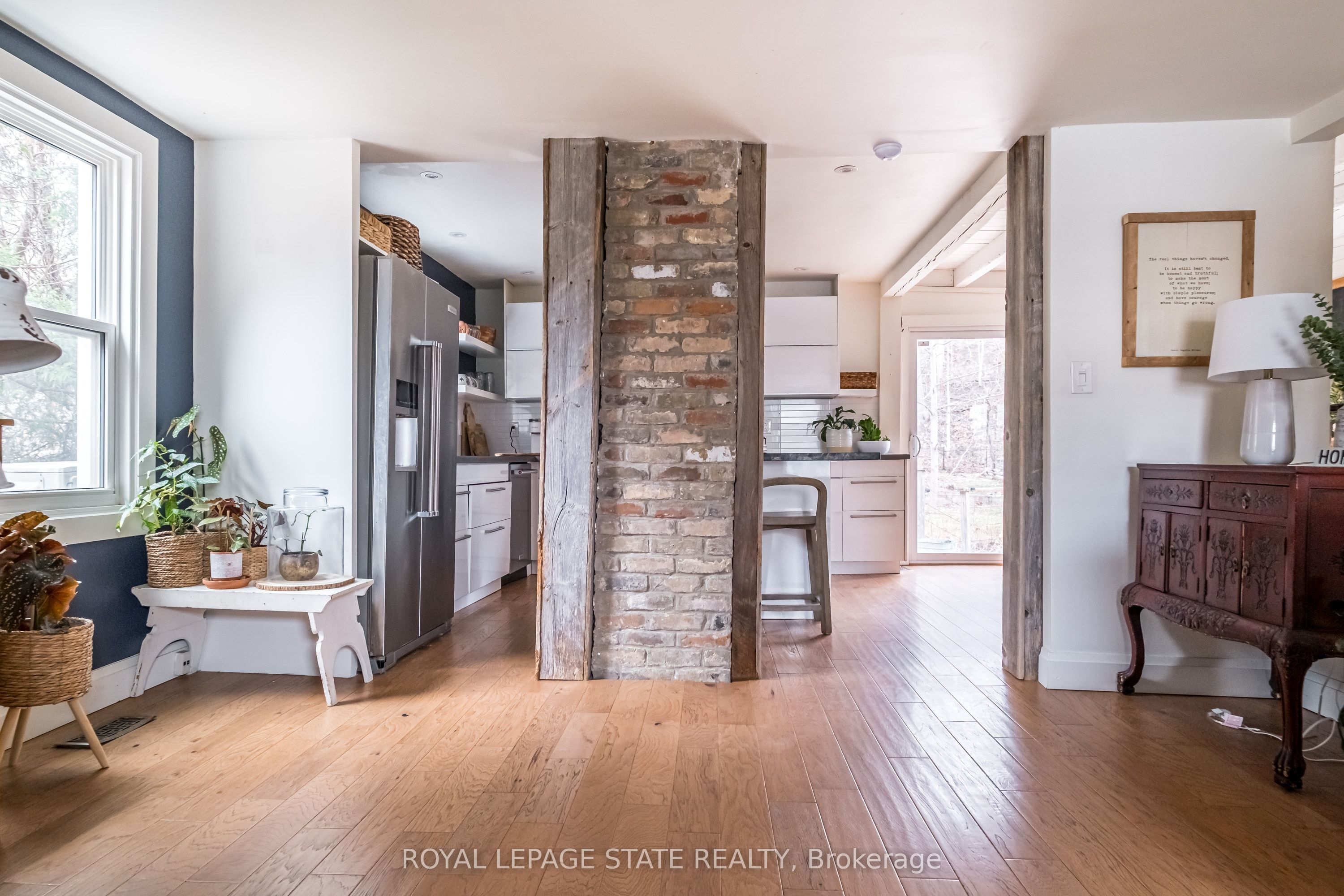 39 Park Street E Property Photo 11