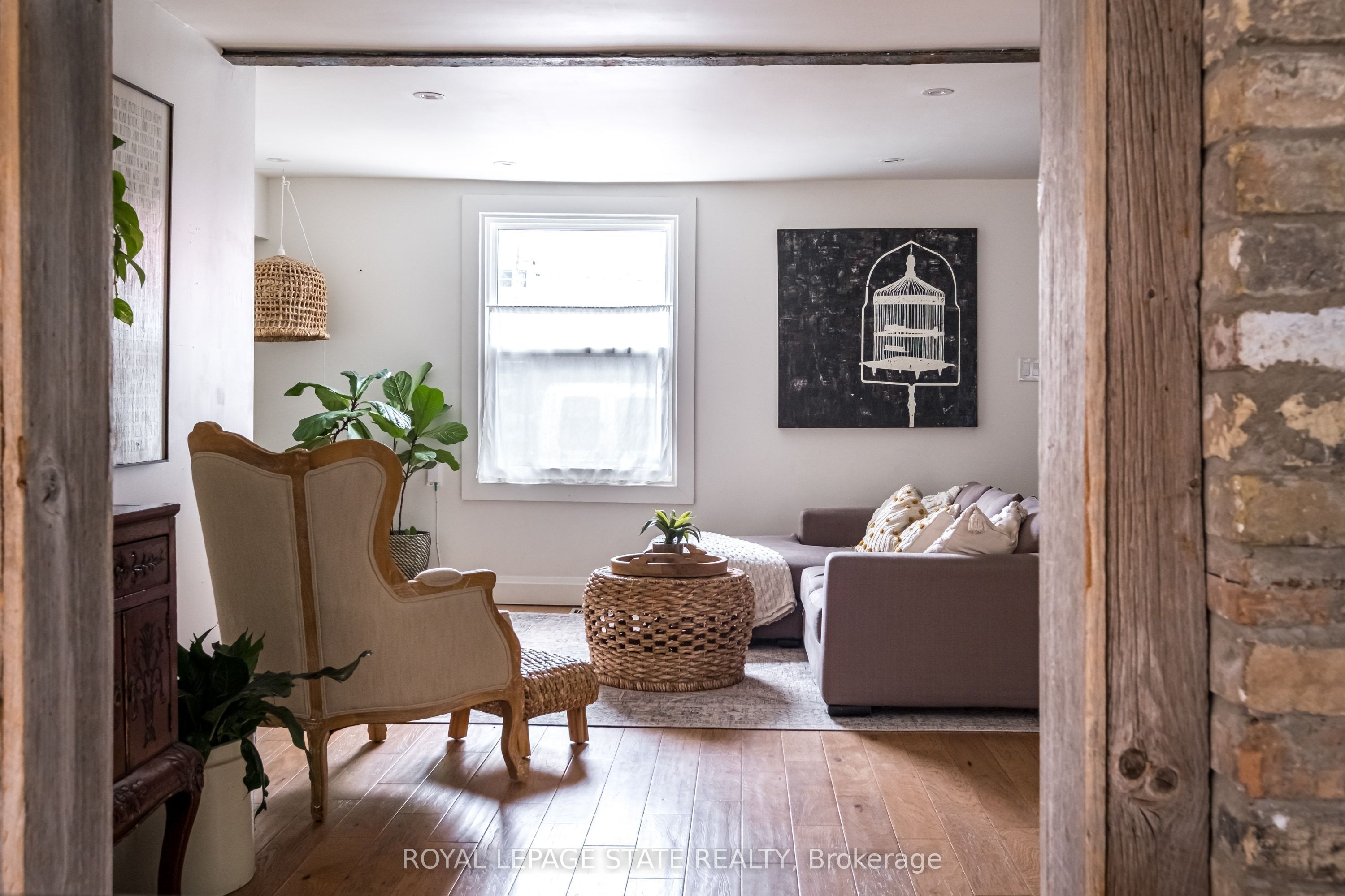 39 Park Street E Property Photo 16