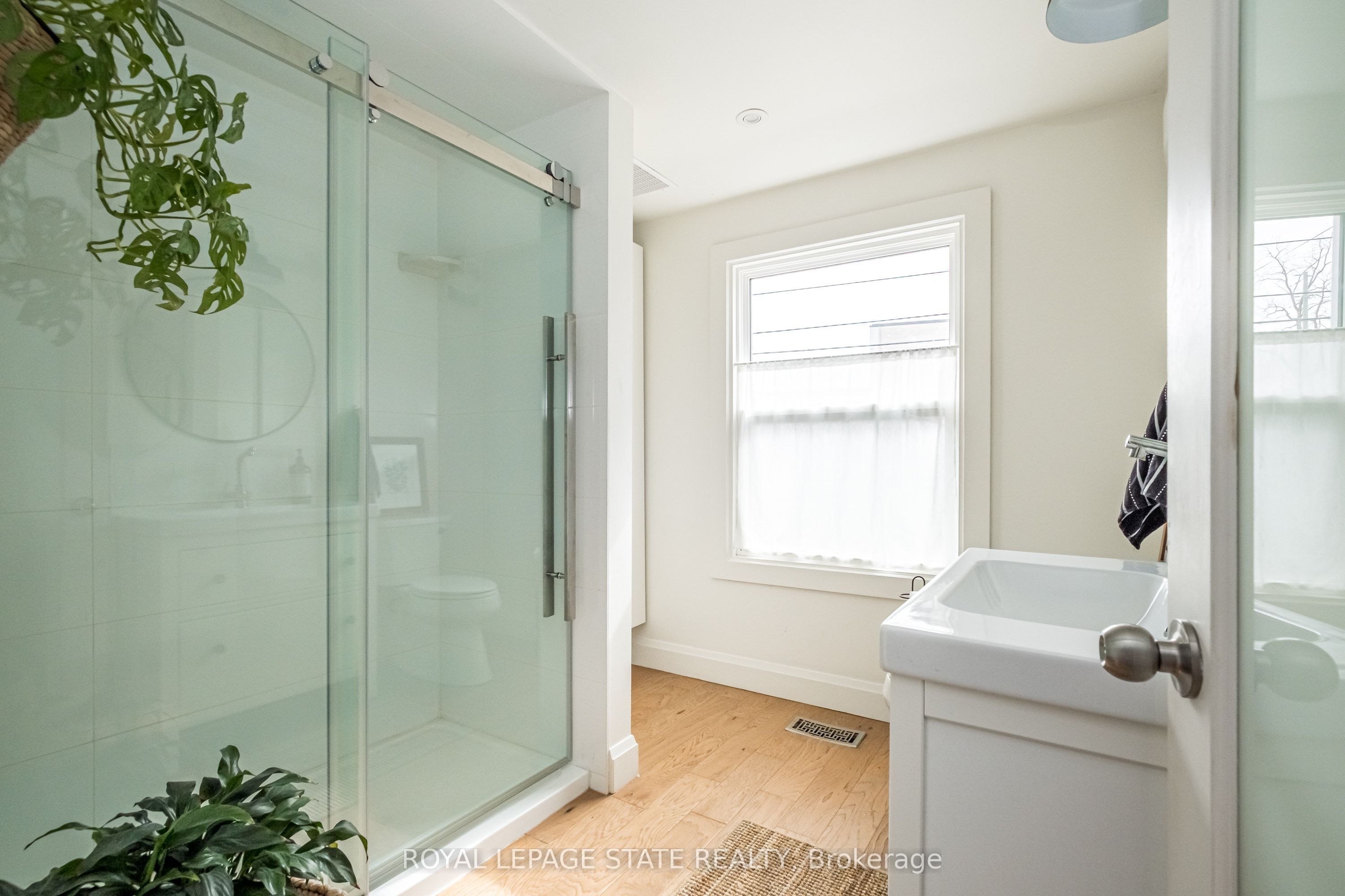 39 Park Street E Property Photo 23