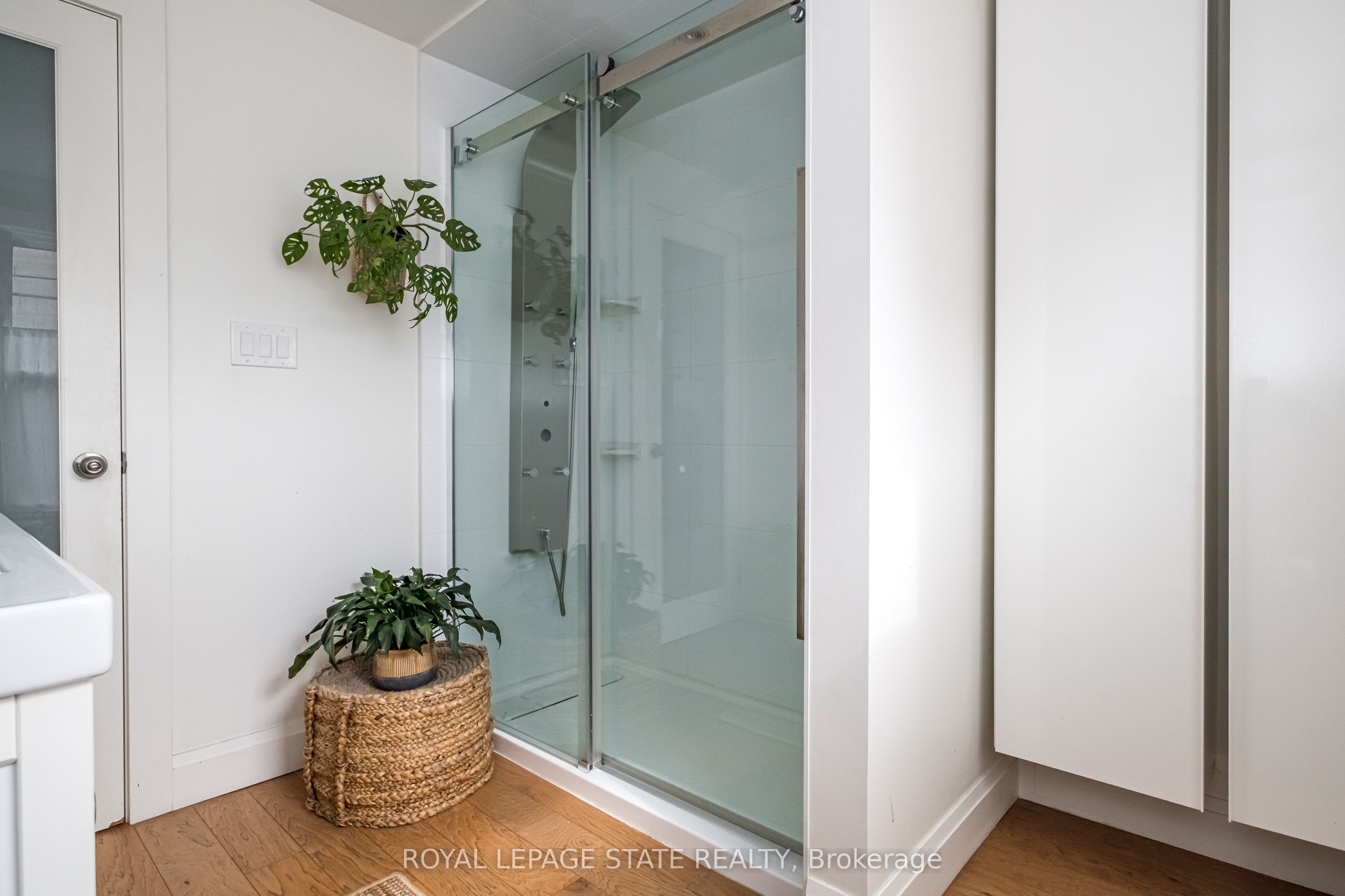 39 Park Street E Property Photo 24