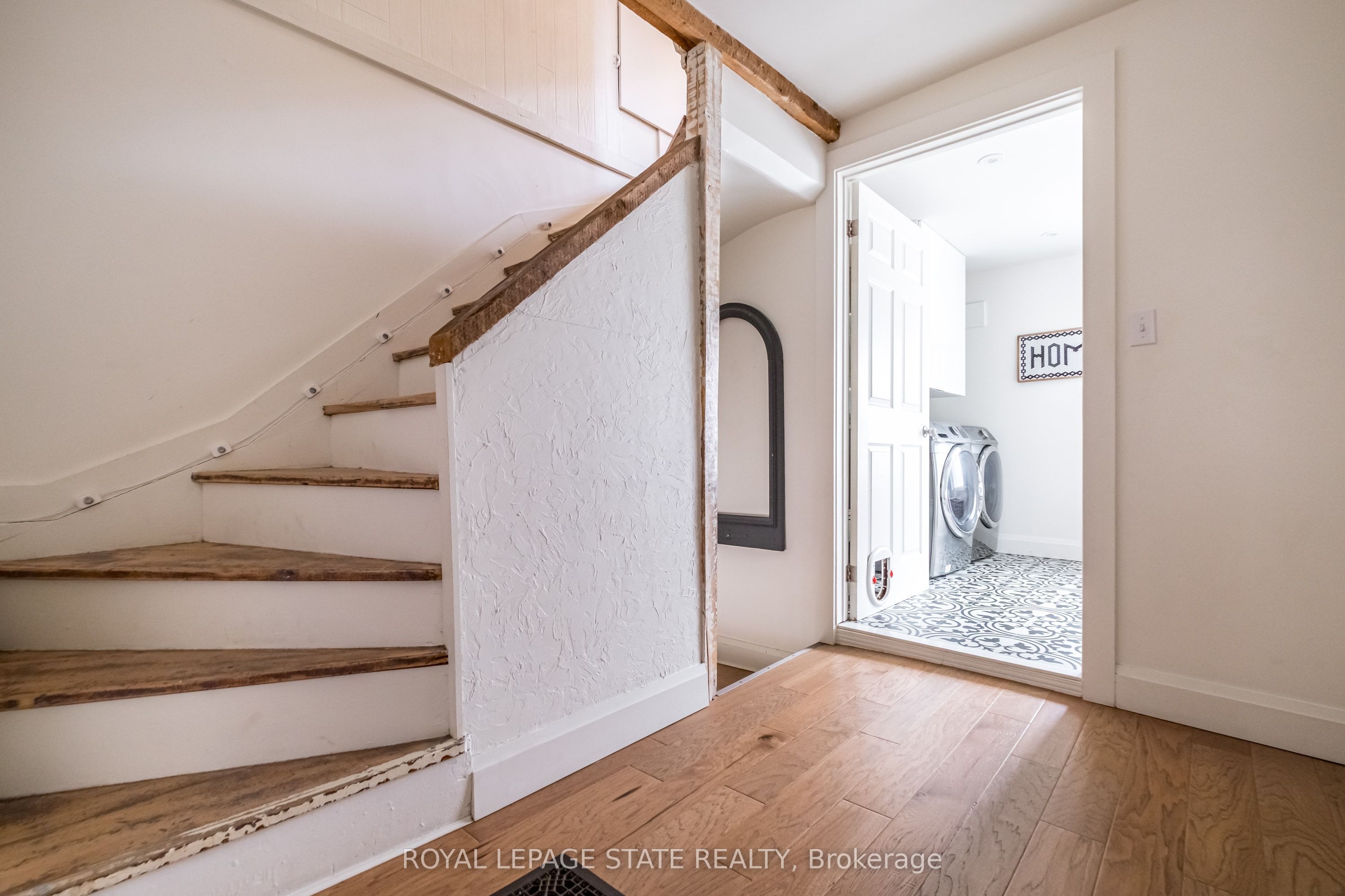 39 Park Street E Property Photo 26