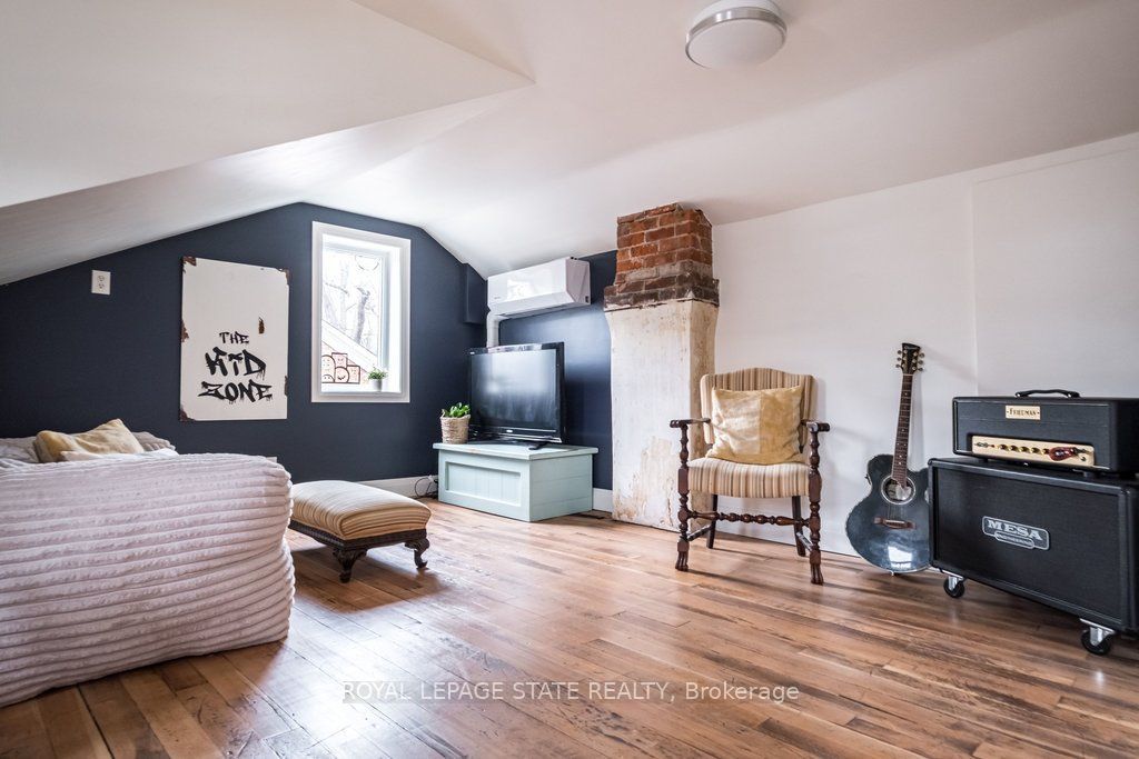 39 Park Street E Property Photo 42