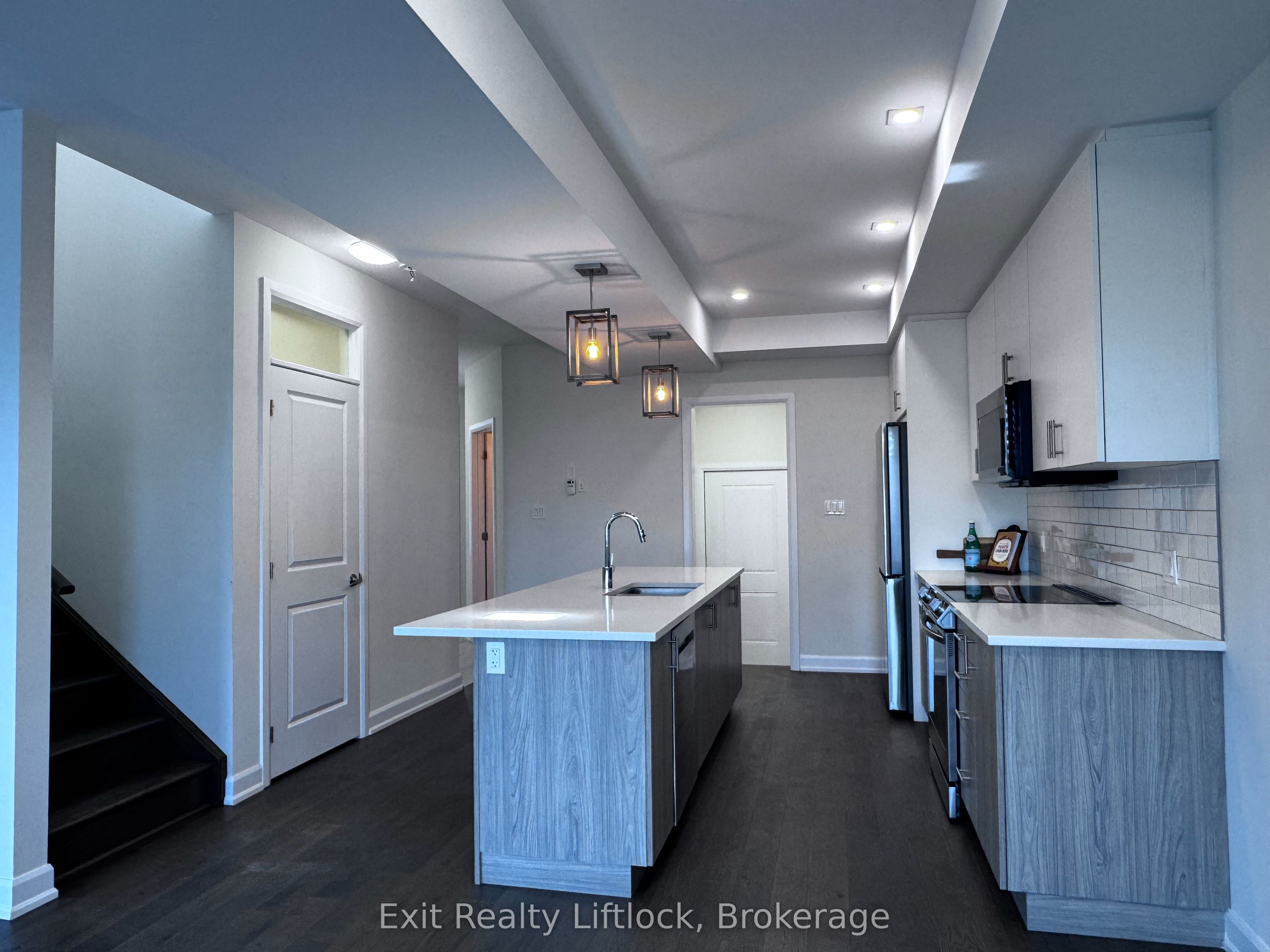 949 Bamford Terrace Property Photo 11