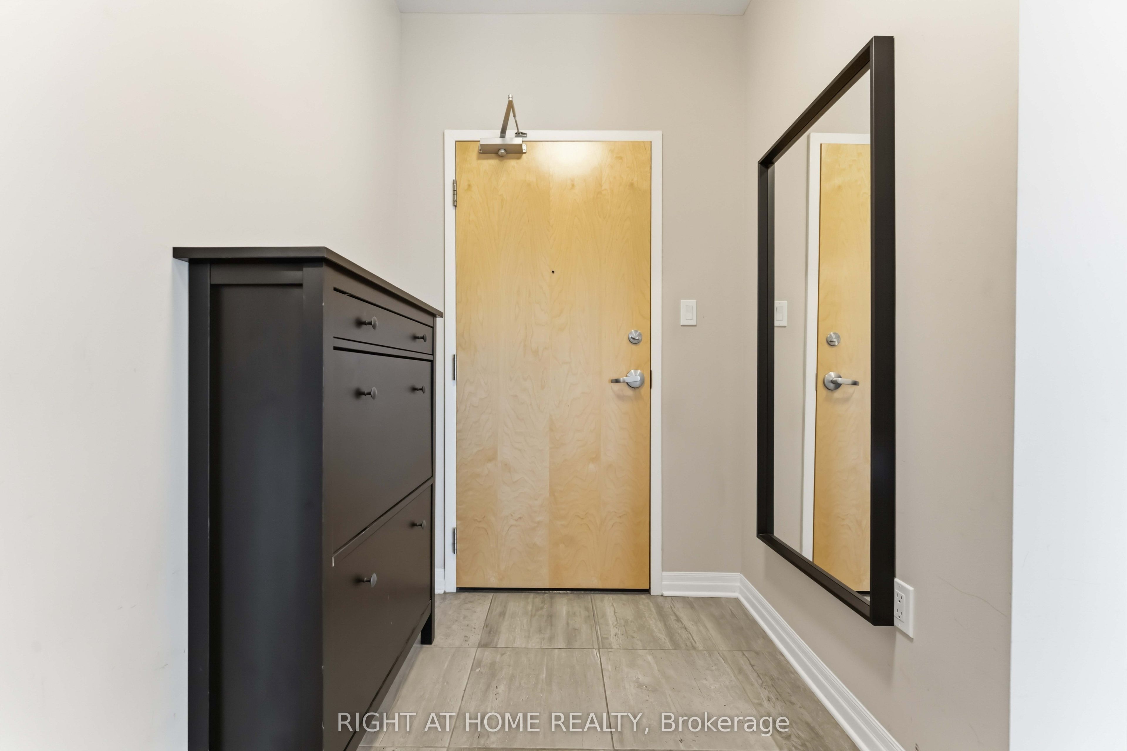 200 Winterfell Private 405 Property Photo 5