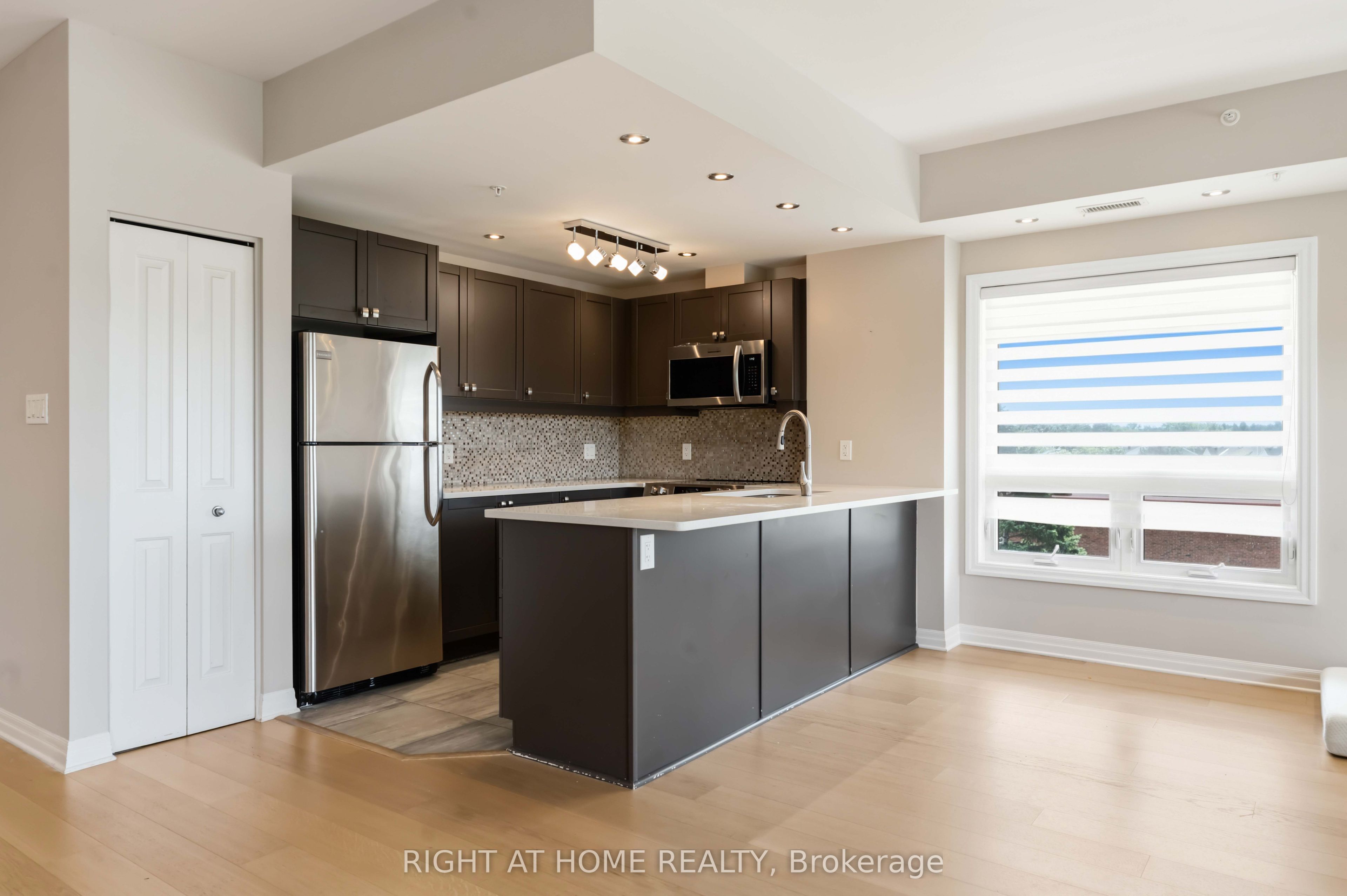 200 Winterfell Private 405 Property Photo 11