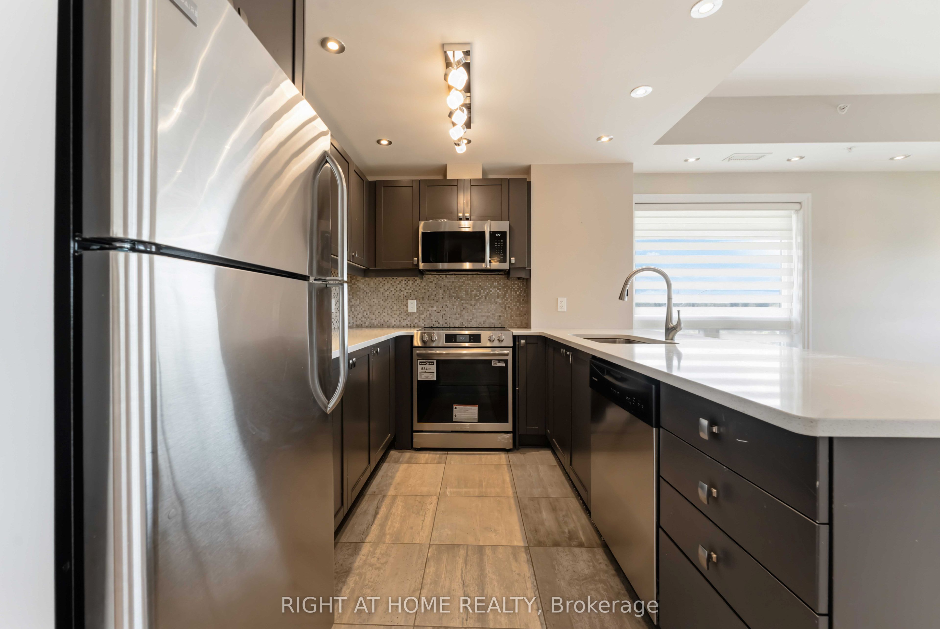200 Winterfell Private 405 Property Photo 12