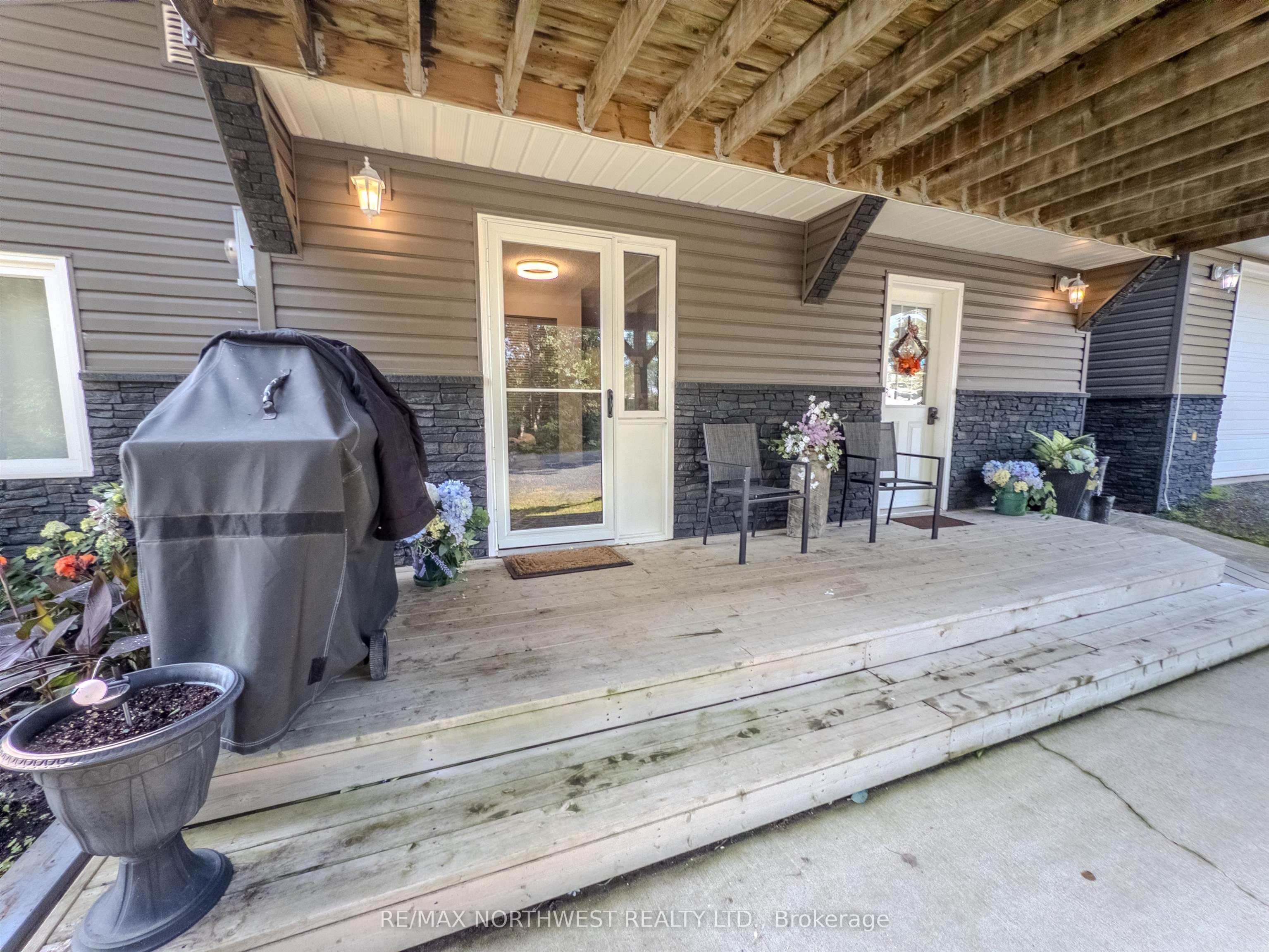1829 Highway 17 West Property Photo 4