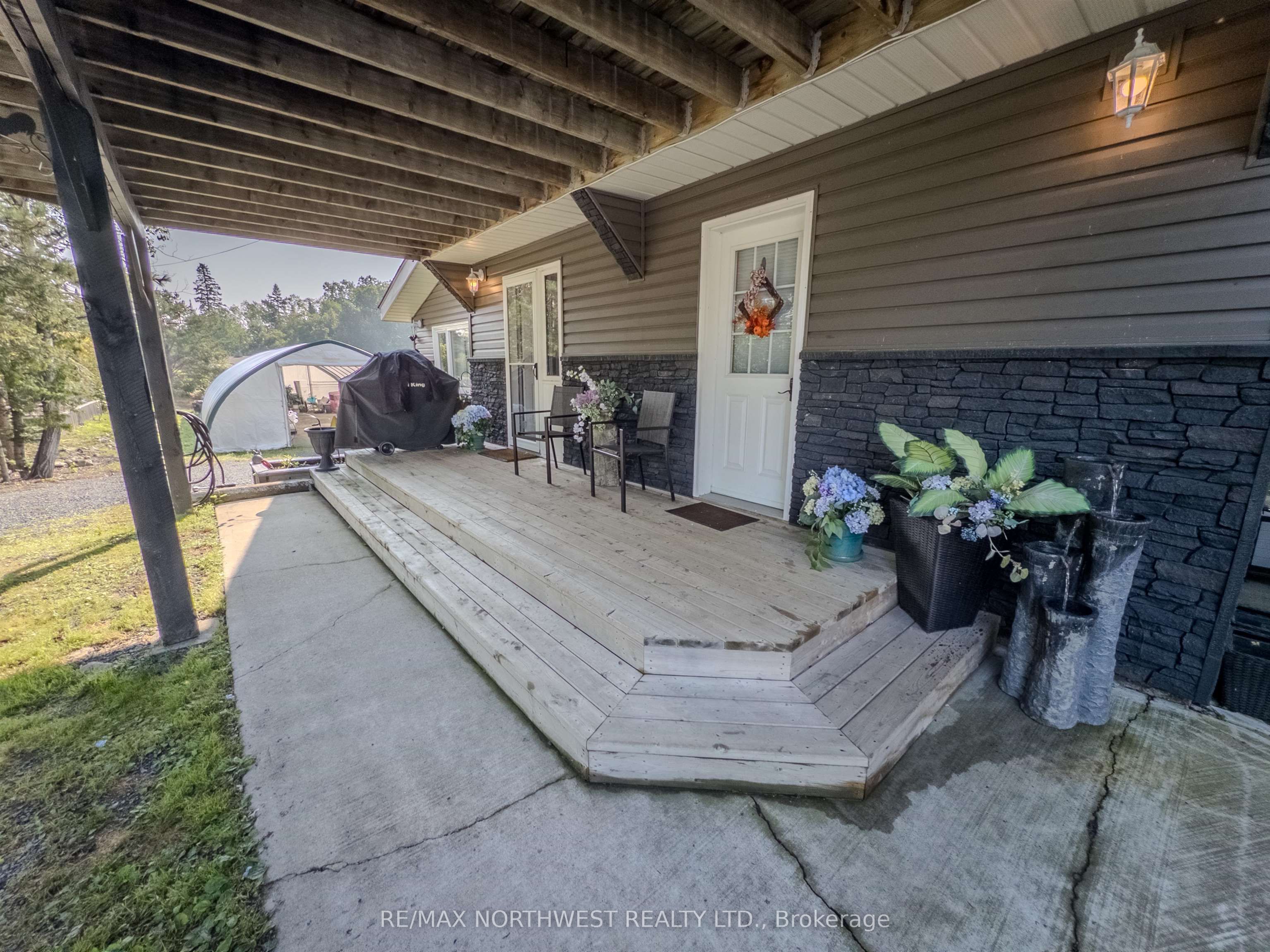 1829 Highway 17 West Property Photo 5