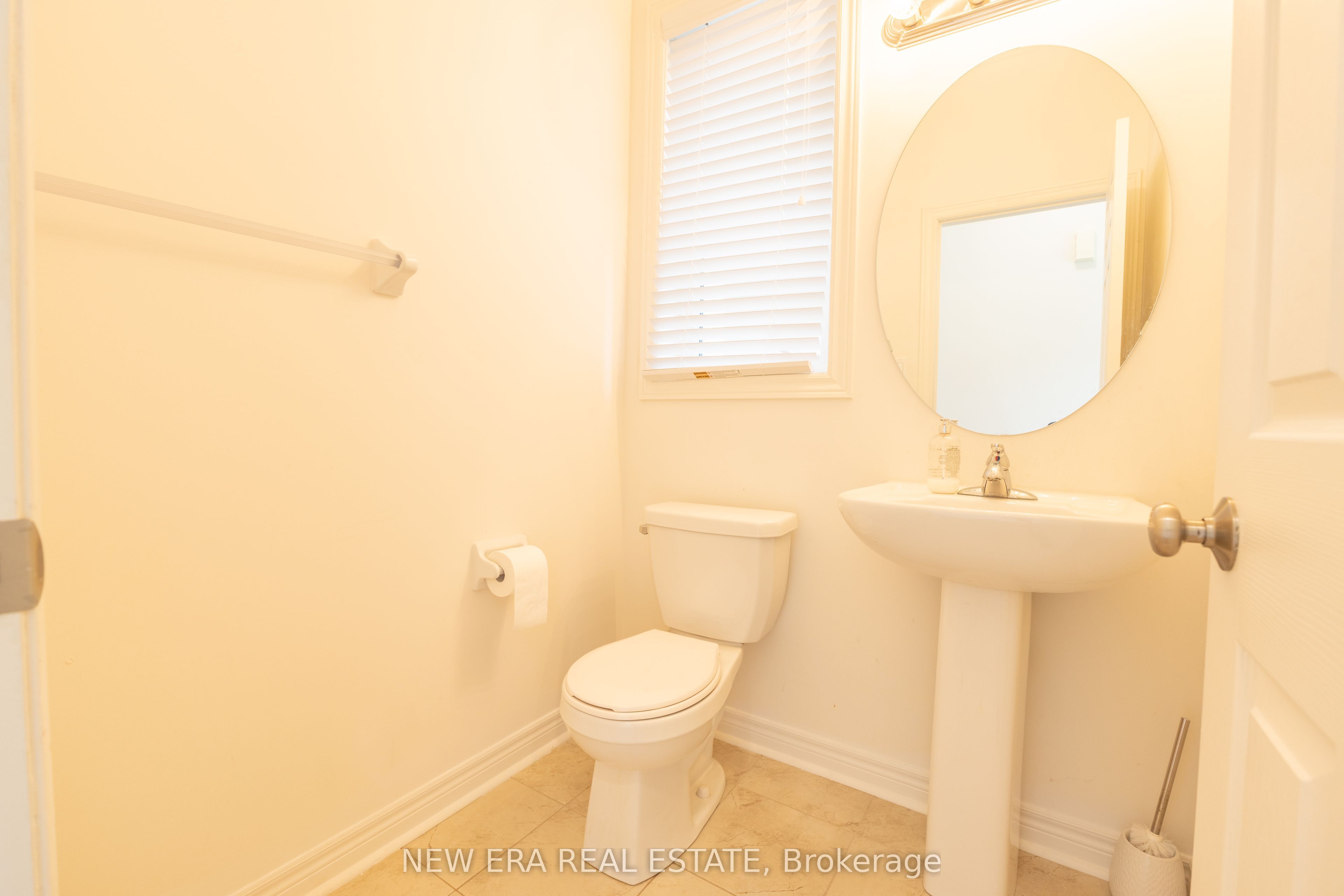 77 Barlow Place Property Photo 8