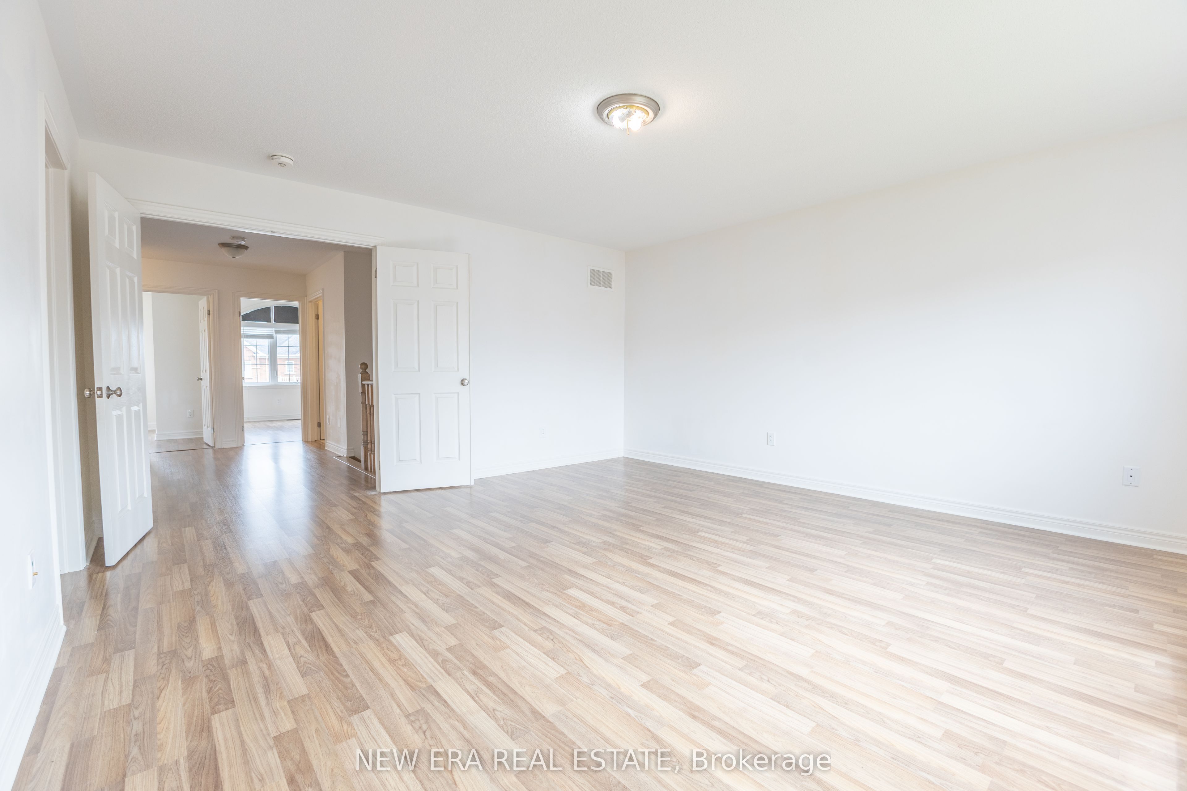77 Barlow Place Property Photo 11