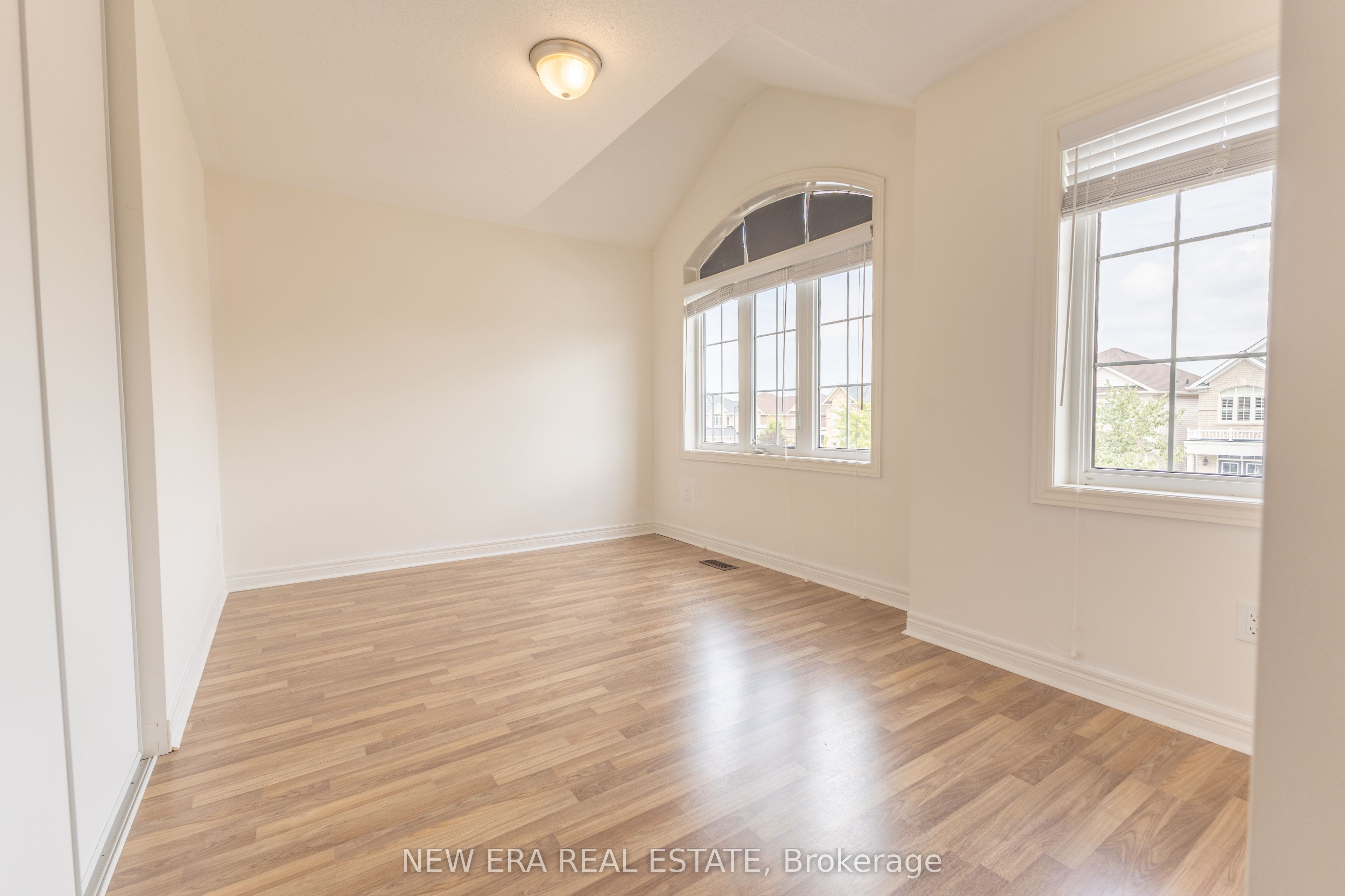 77 Barlow Place Property Photo 13
