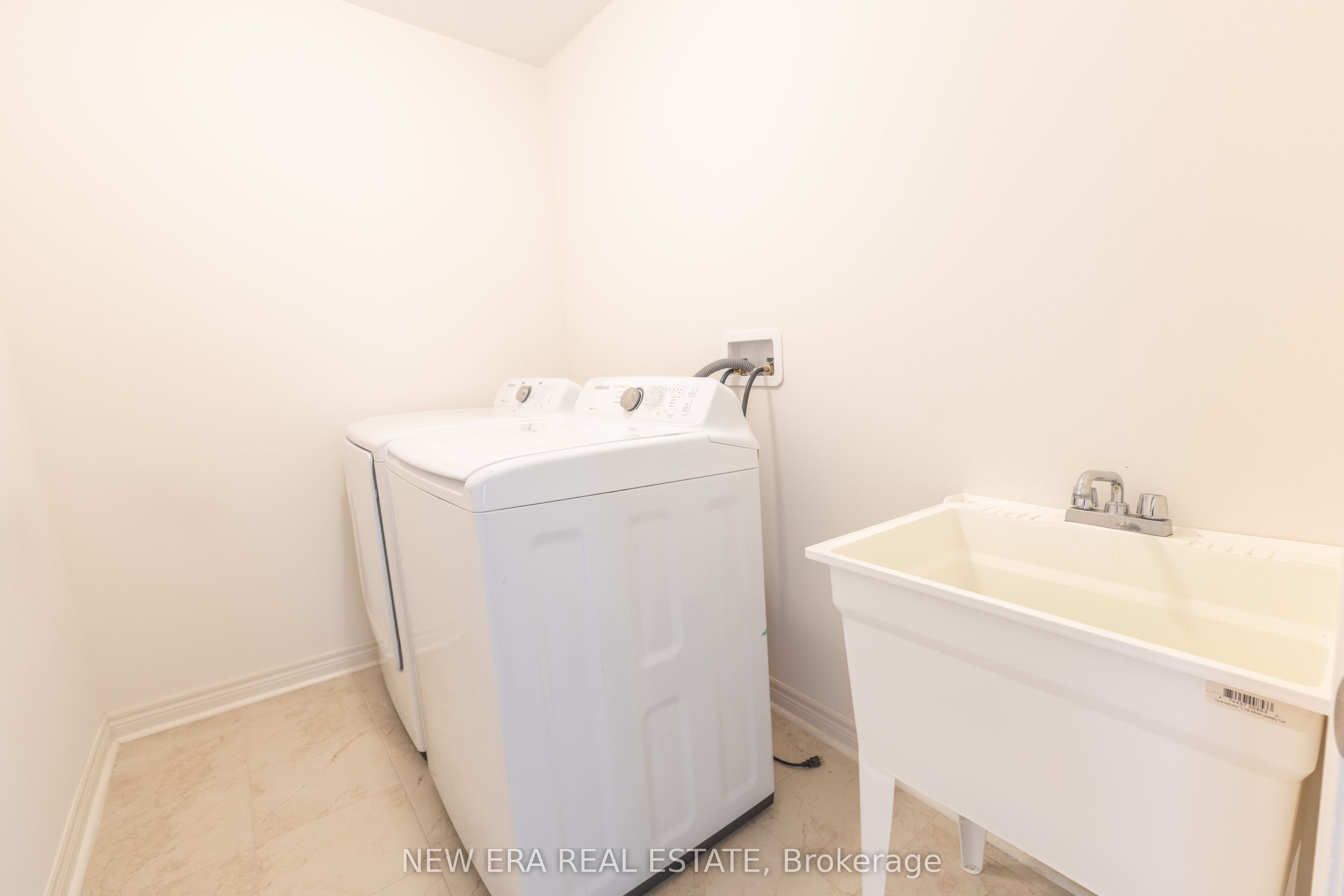 77 Barlow Place Property Photo 15