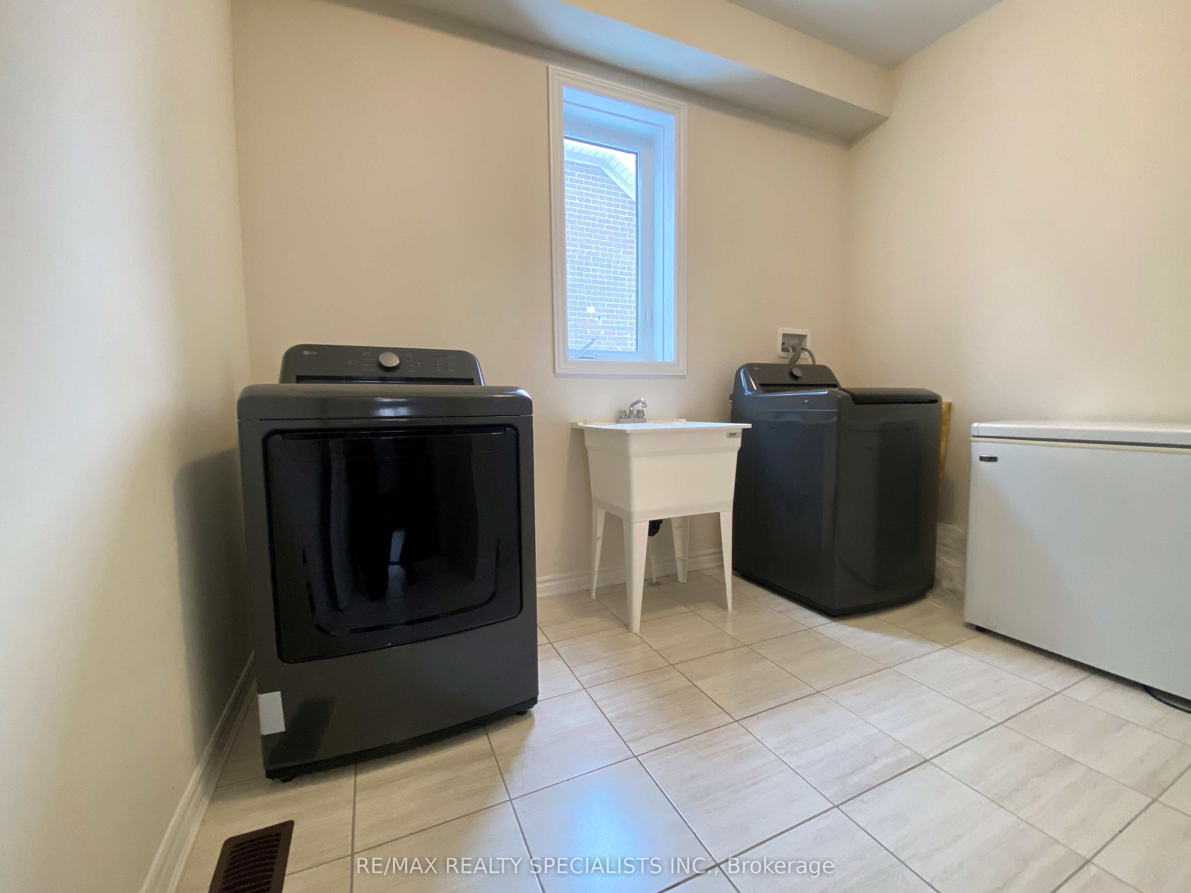 17 Oriole Crescent Property Photo 4