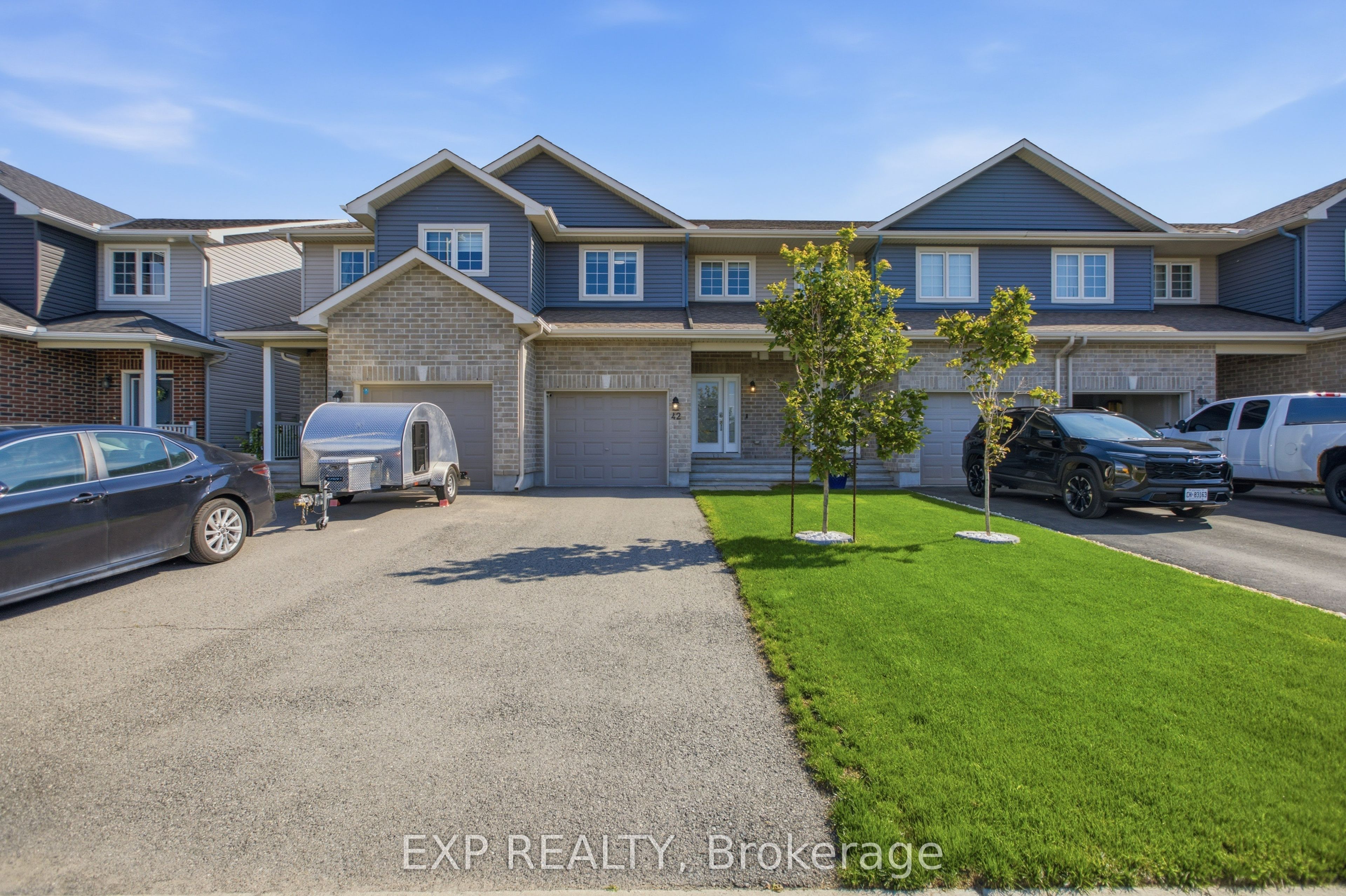 42 Vimy Ridge Crescent Property Photo 1