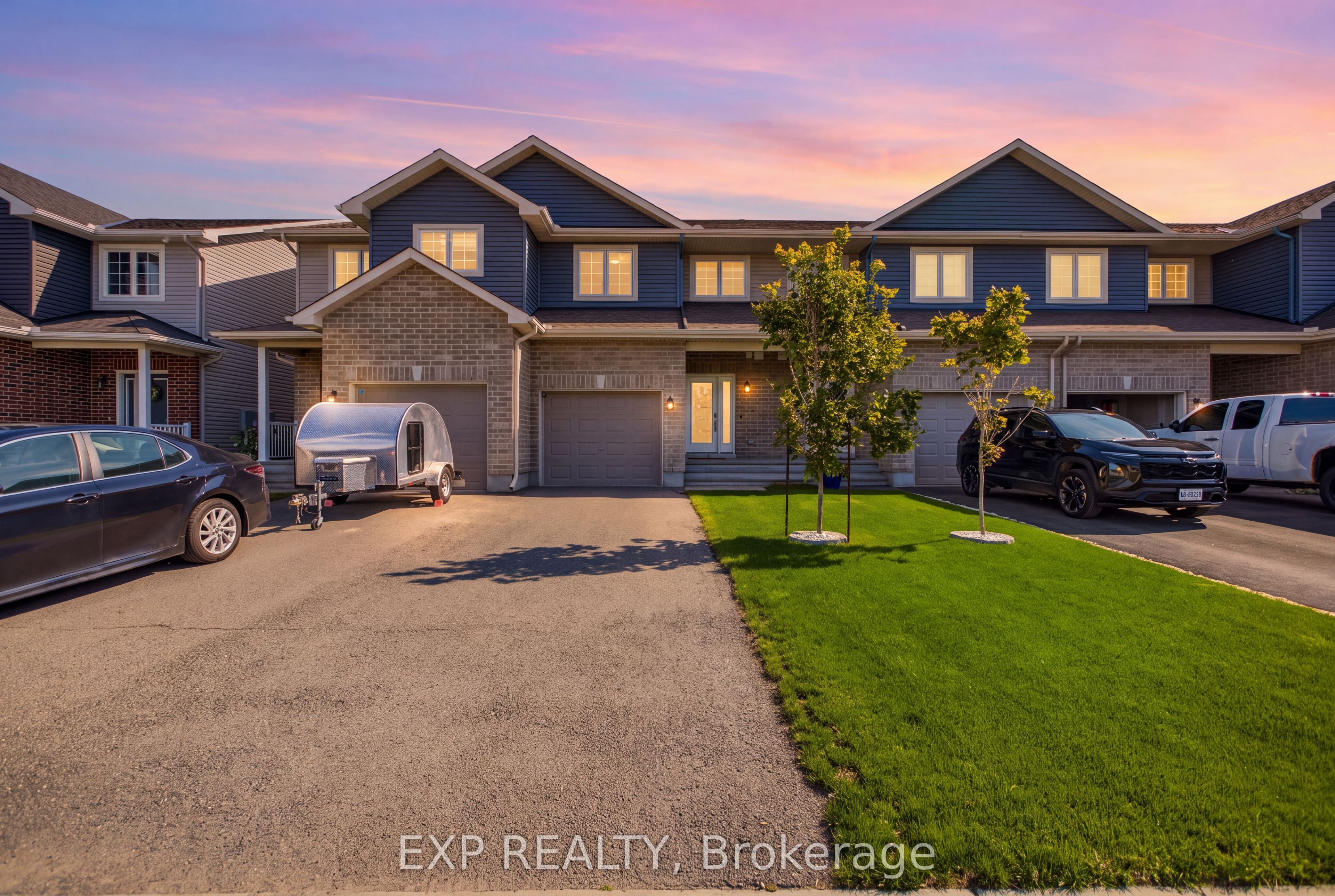 42 Vimy Ridge Crescent Property Photo 2