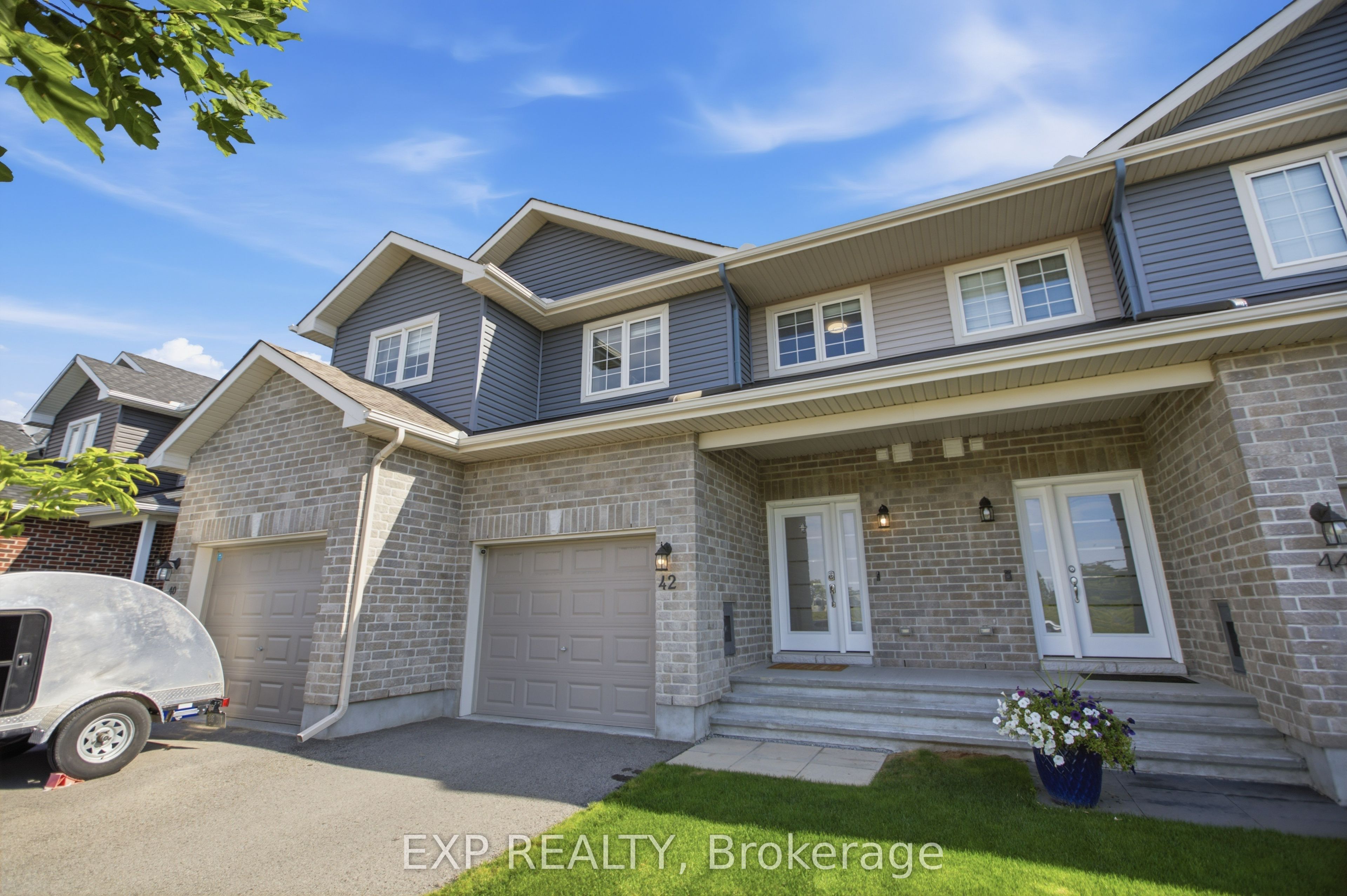 42 Vimy Ridge Crescent Property Photo 3