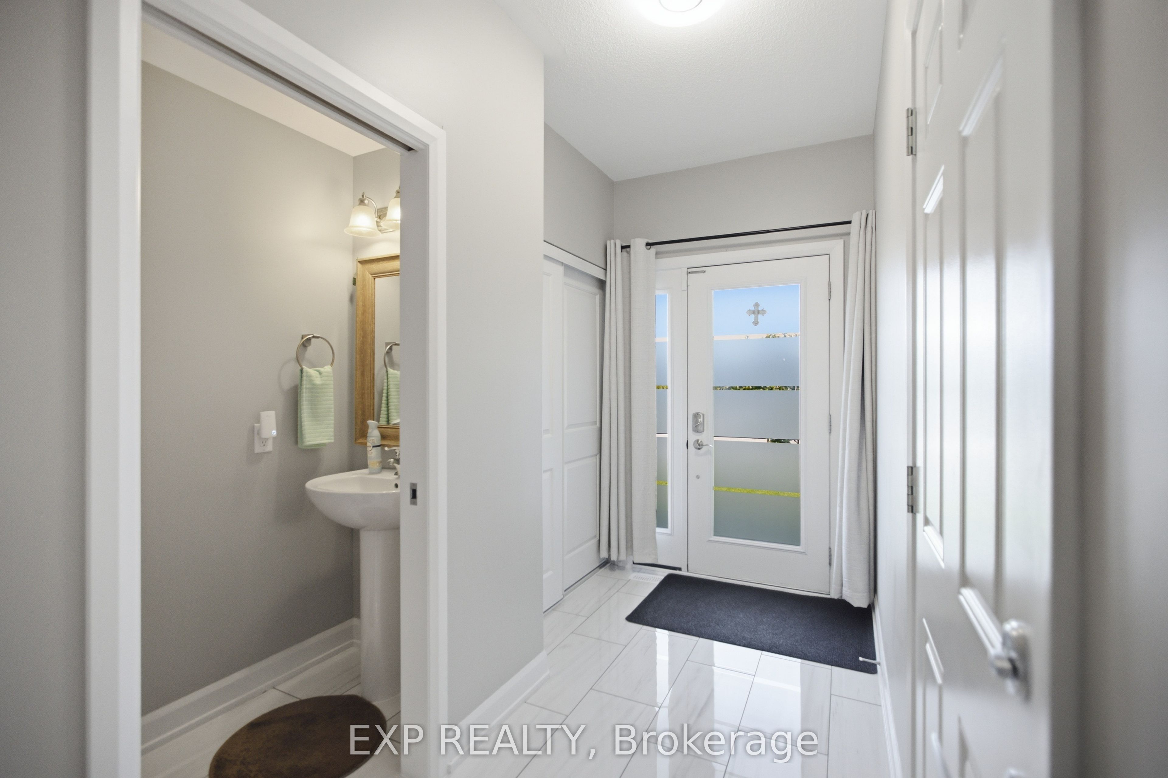 42 Vimy Ridge Crescent Property Photo 4