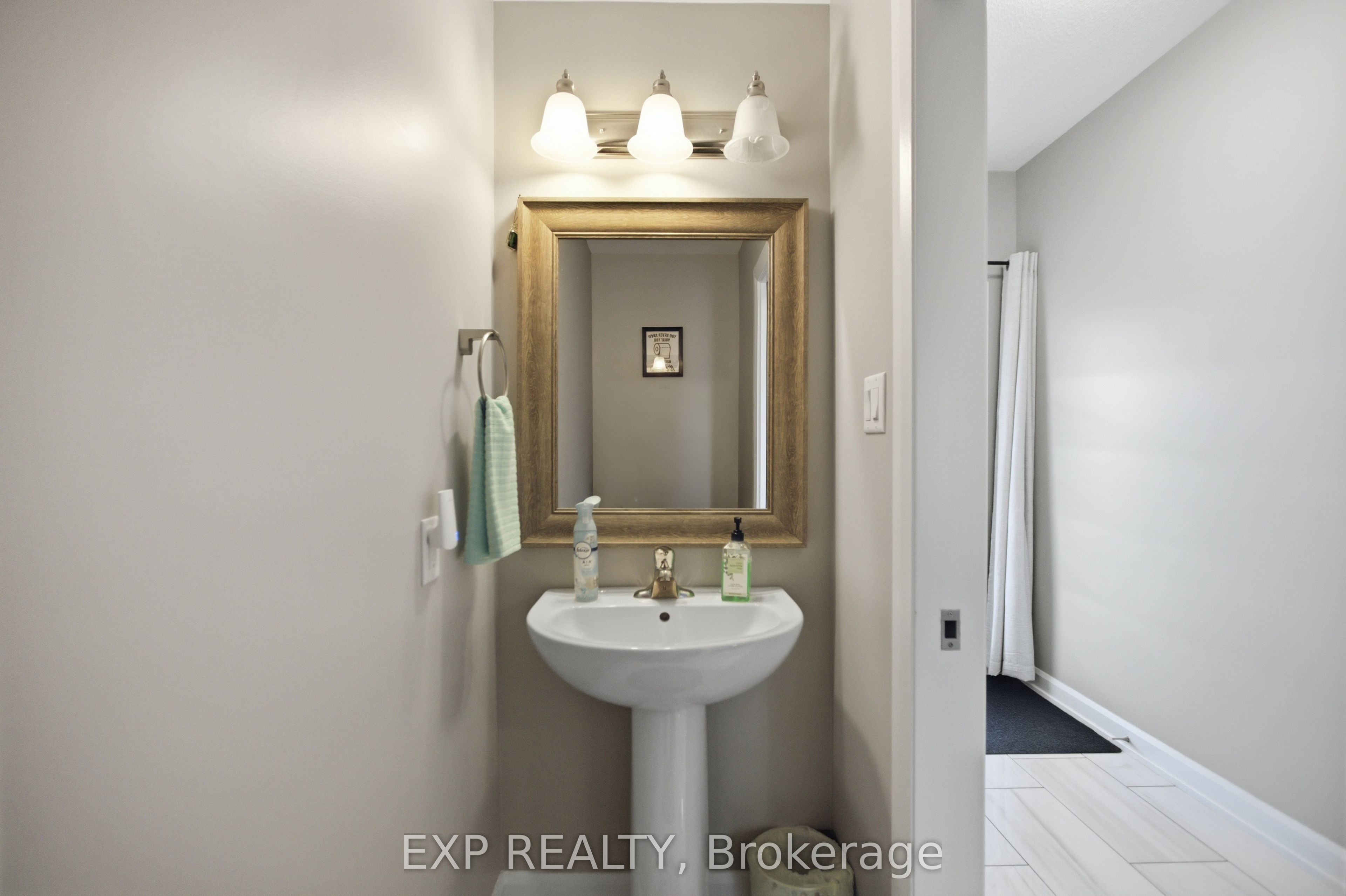 42 Vimy Ridge Crescent Property Photo 5