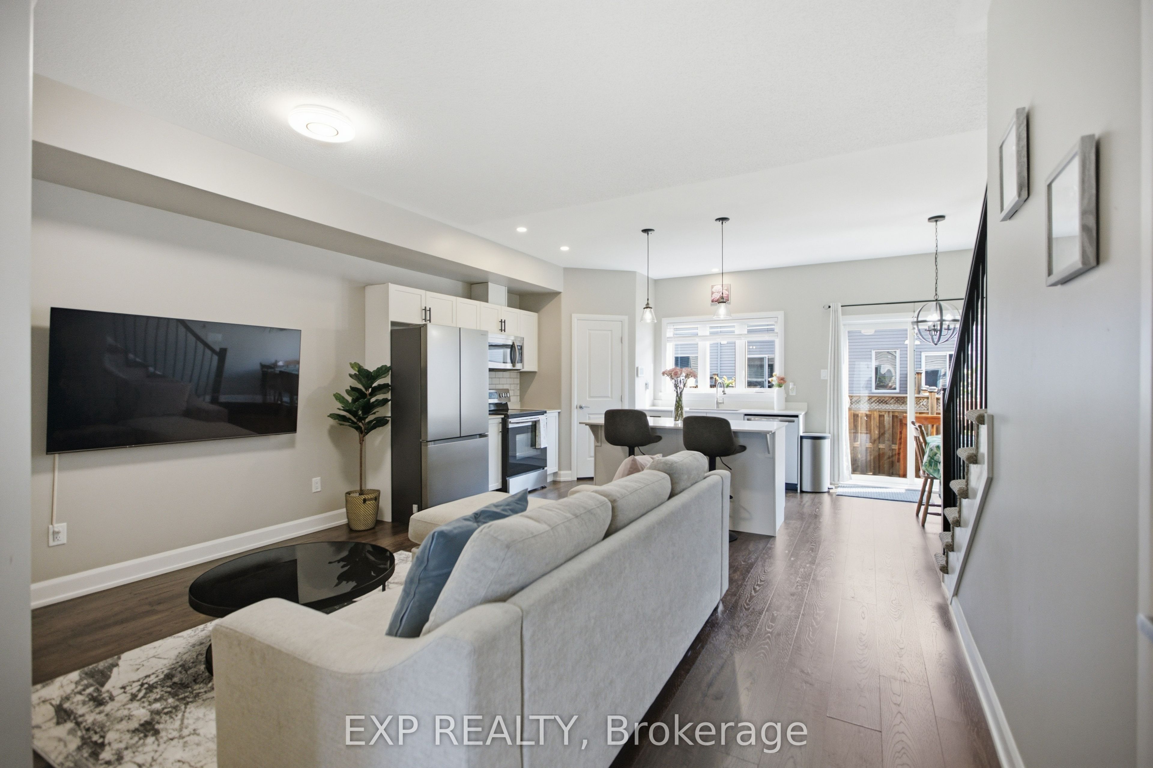 42 Vimy Ridge Crescent Property Photo 6