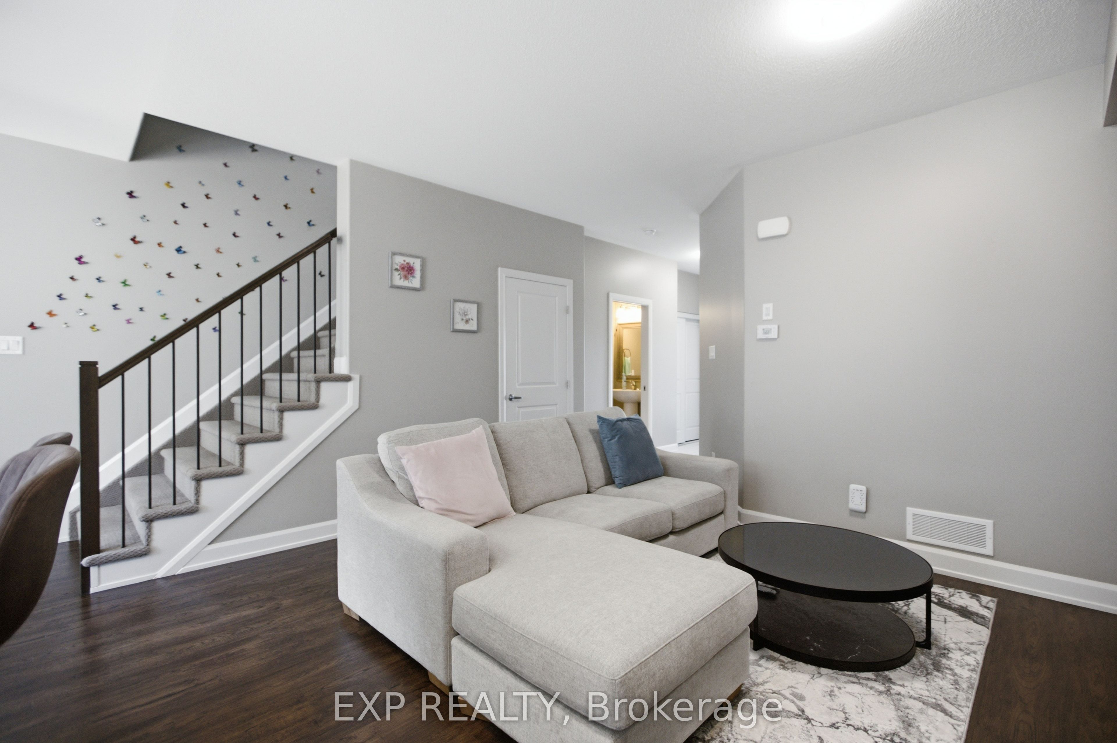 42 Vimy Ridge Crescent Property Photo 7
