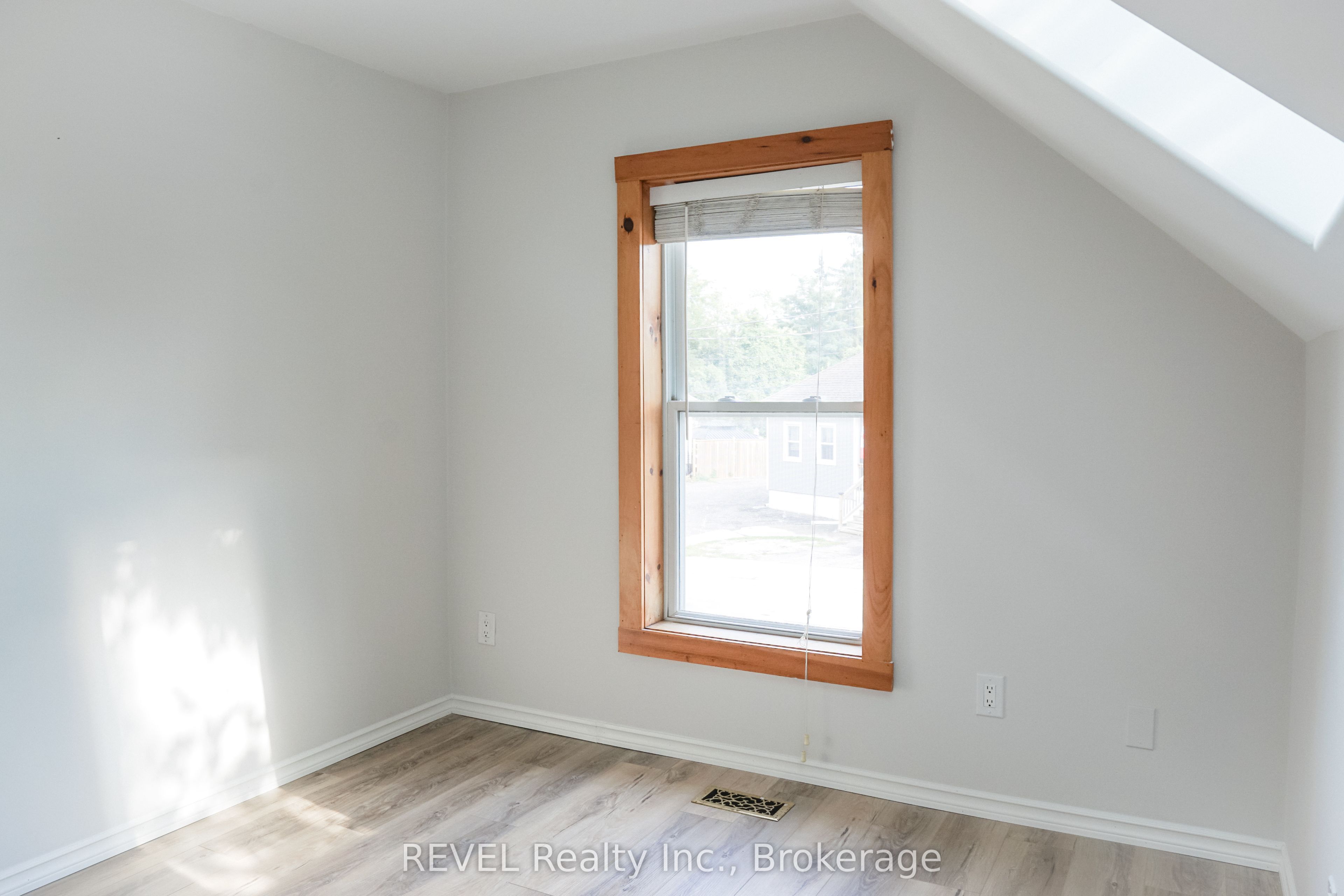 387 Glendale Avenue Property Photo 18