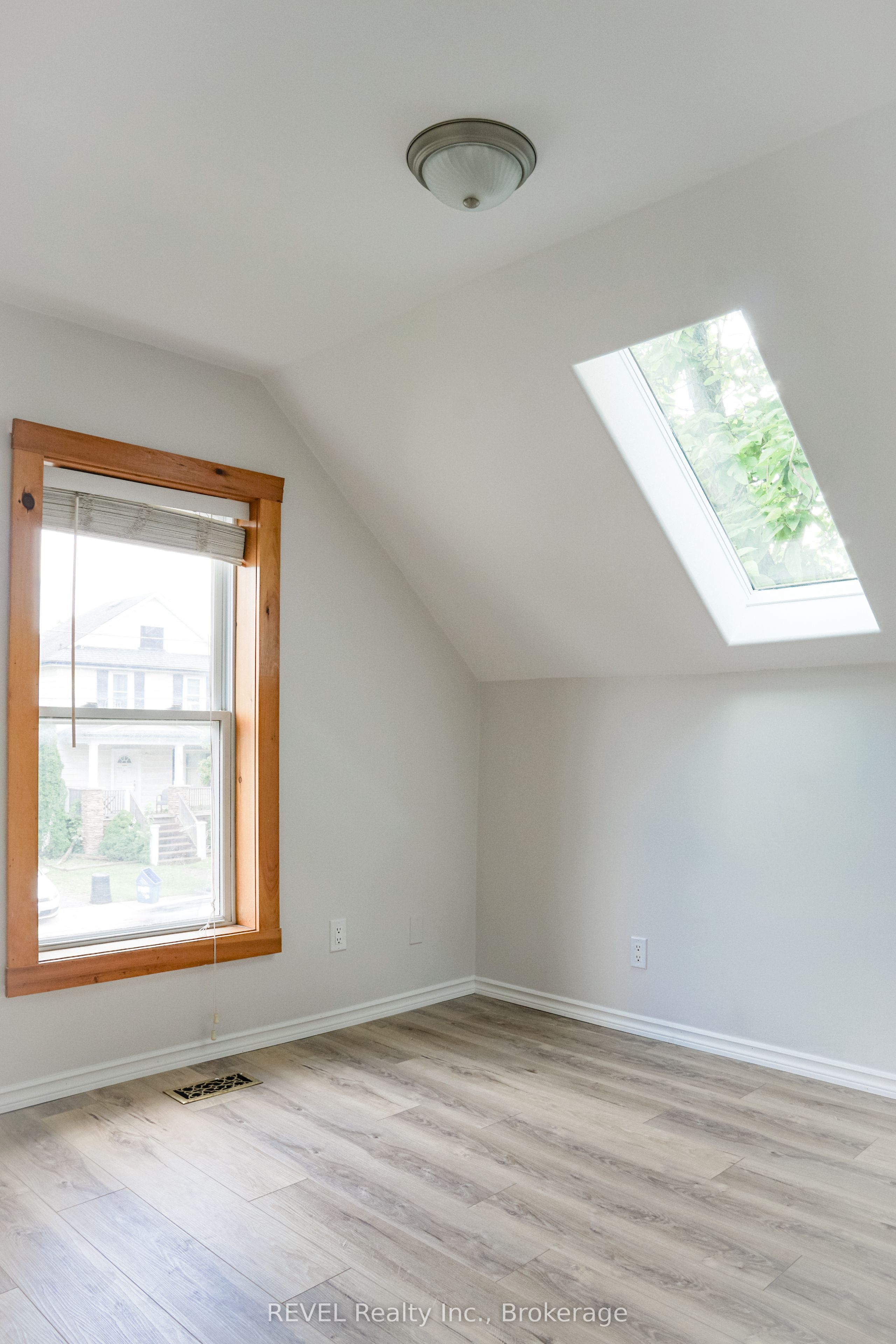 387 Glendale Avenue Property Photo 21