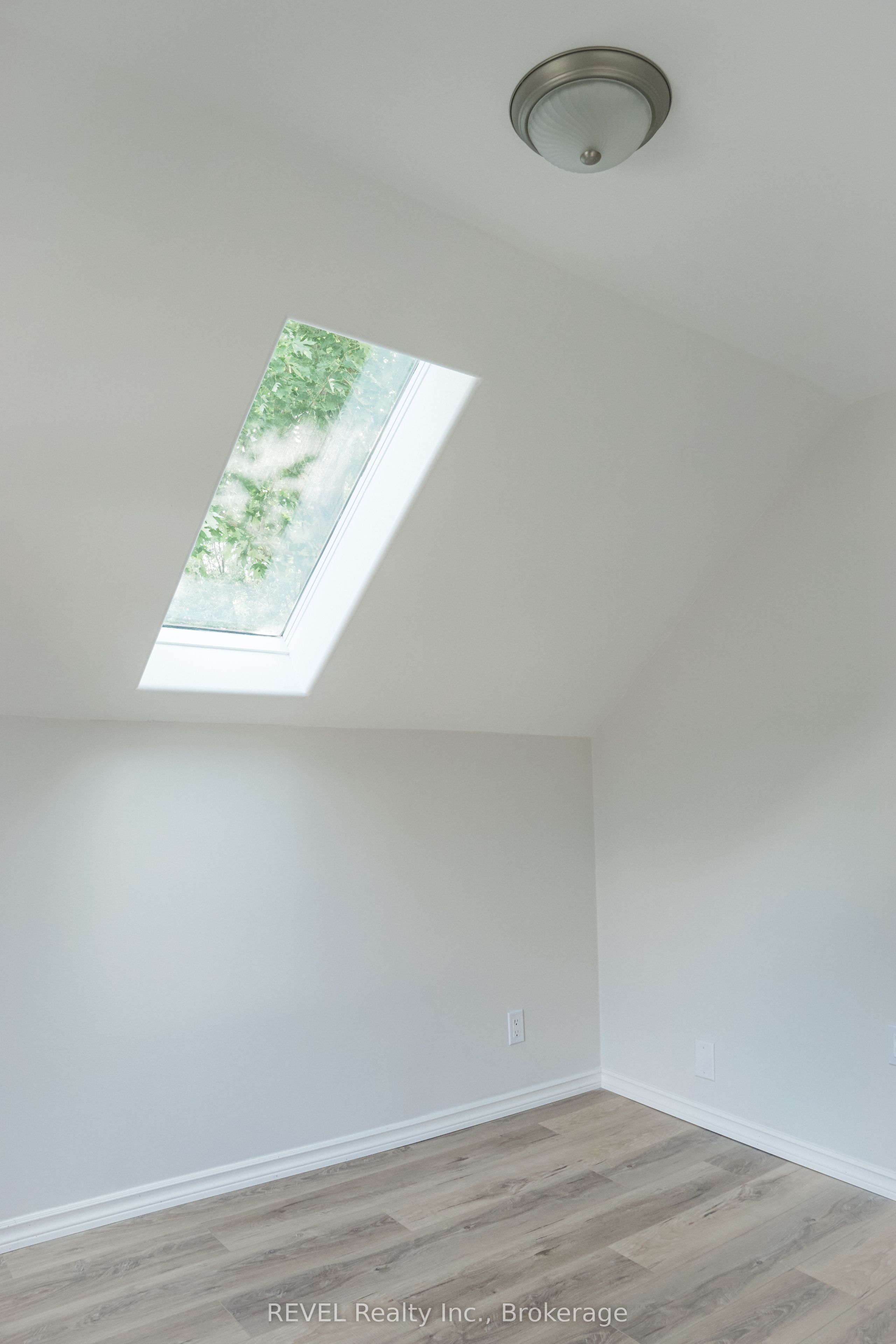 387 Glendale Avenue Property Photo 22