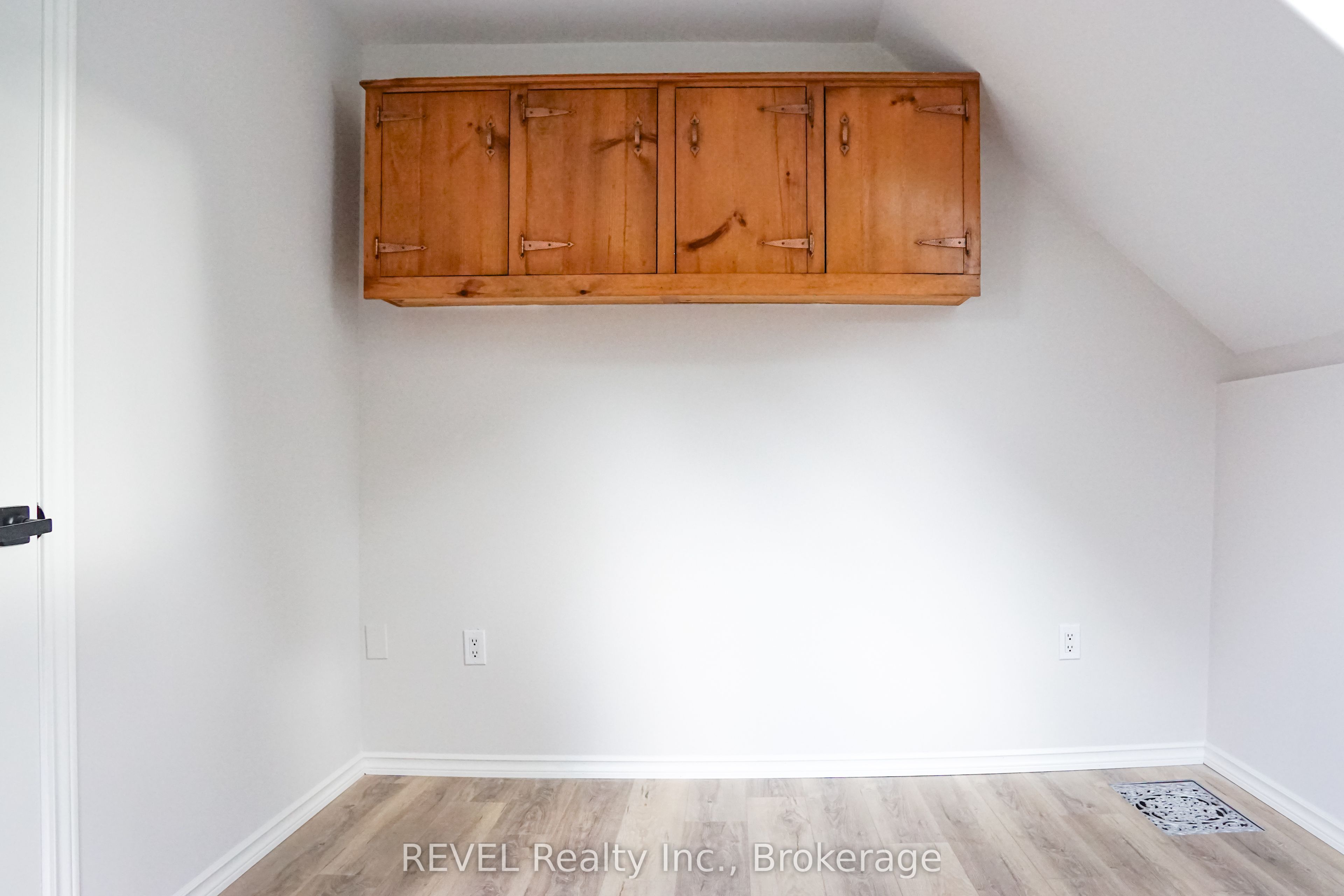 387 Glendale Avenue Property Photo 25