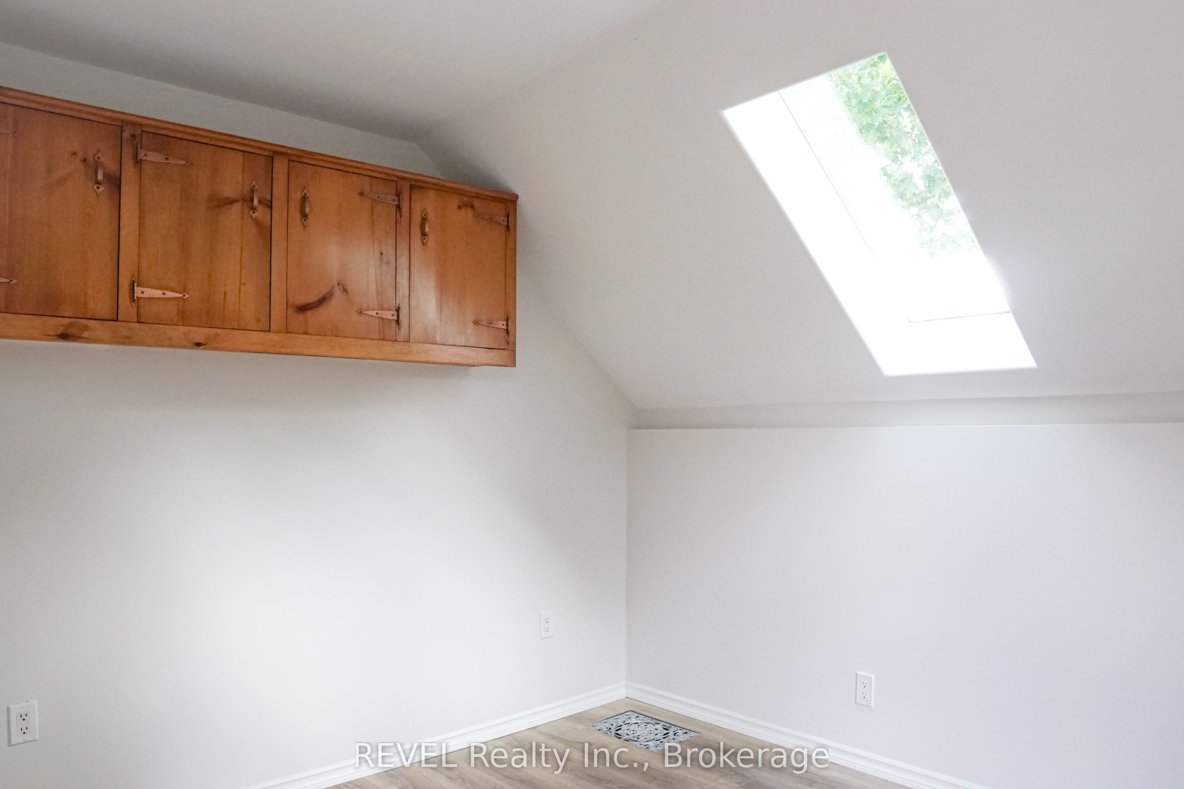 387 Glendale Avenue Property Photo 27
