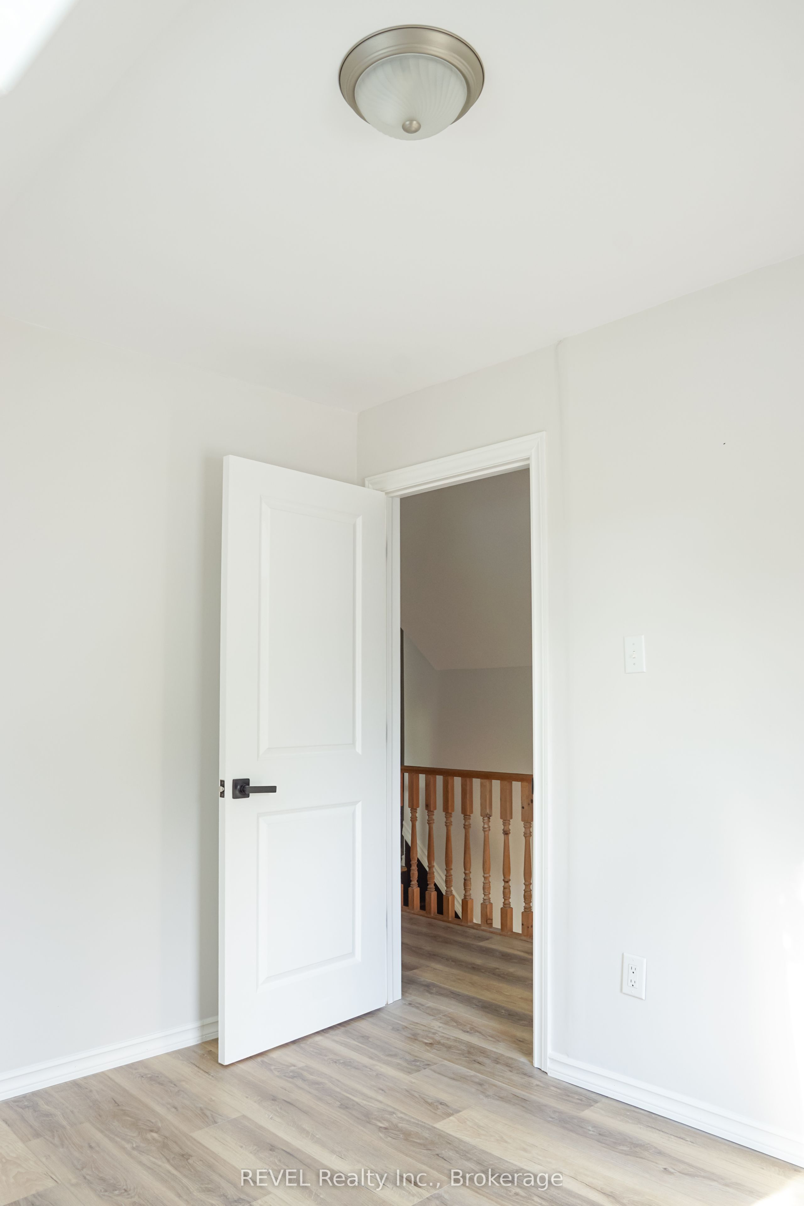387 Glendale Avenue Property Photo 32