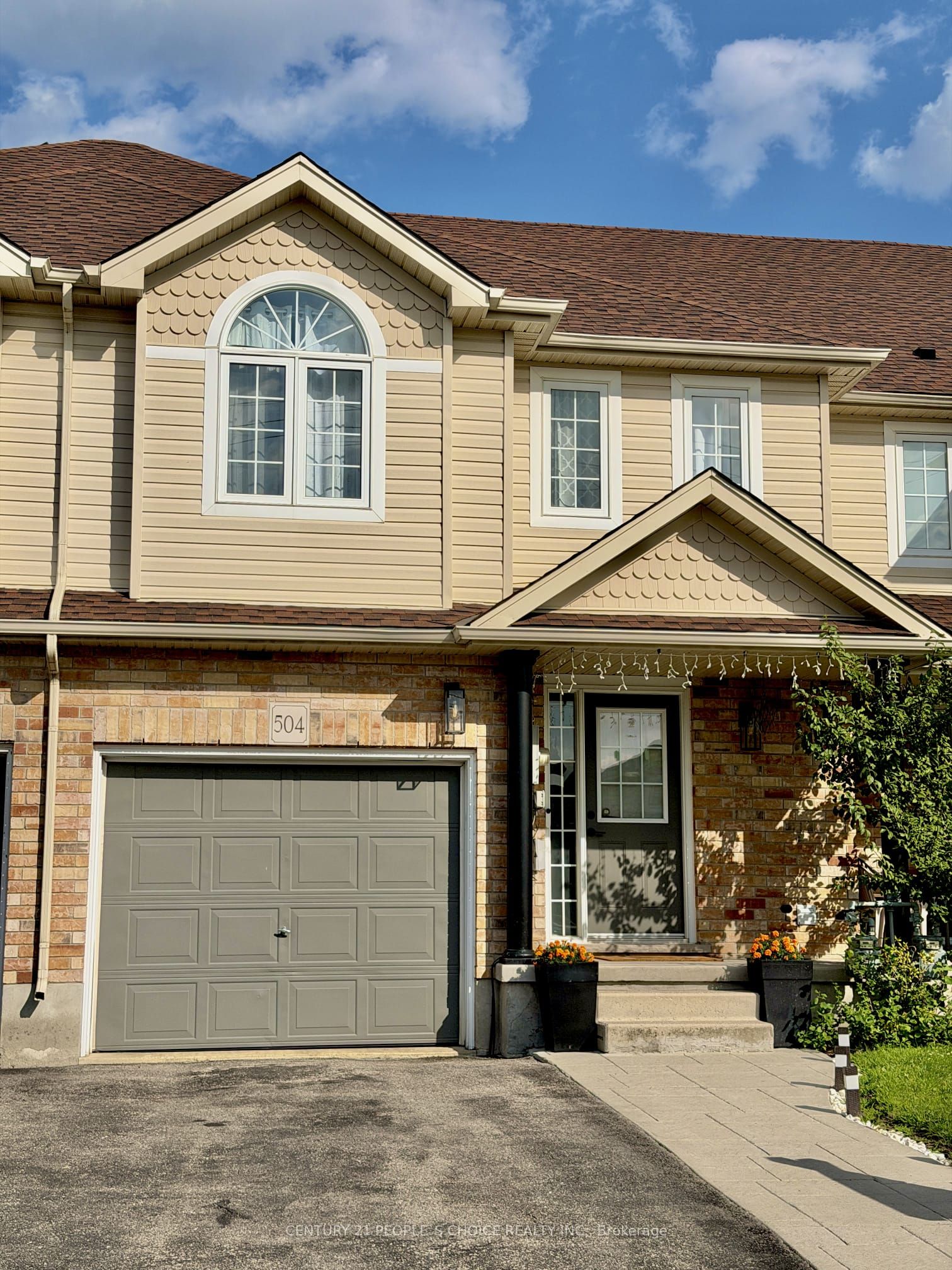 504 Doon Drive S Property Photo 1