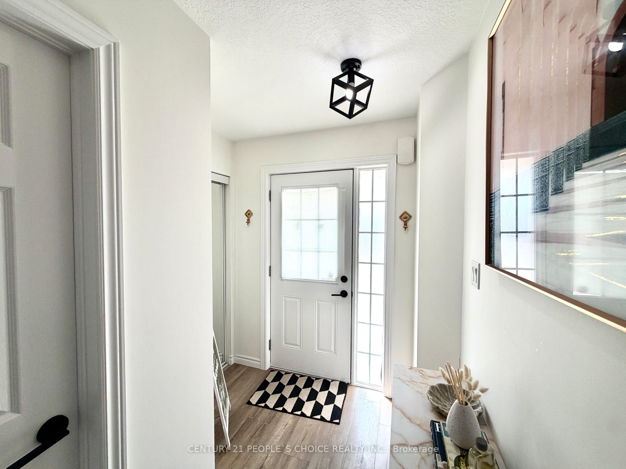 504 Doon Drive S Property Photo 3