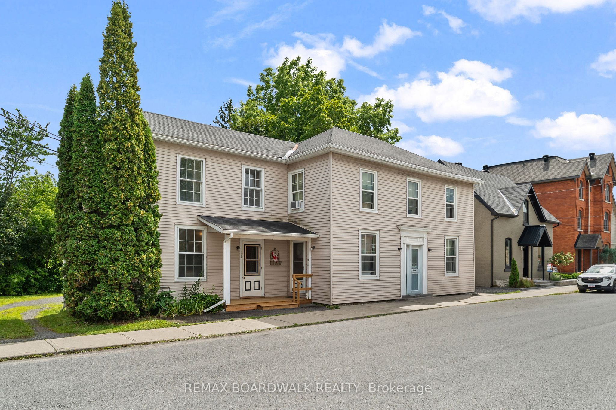 110-112-114 Clothier Street E Property Photo 1