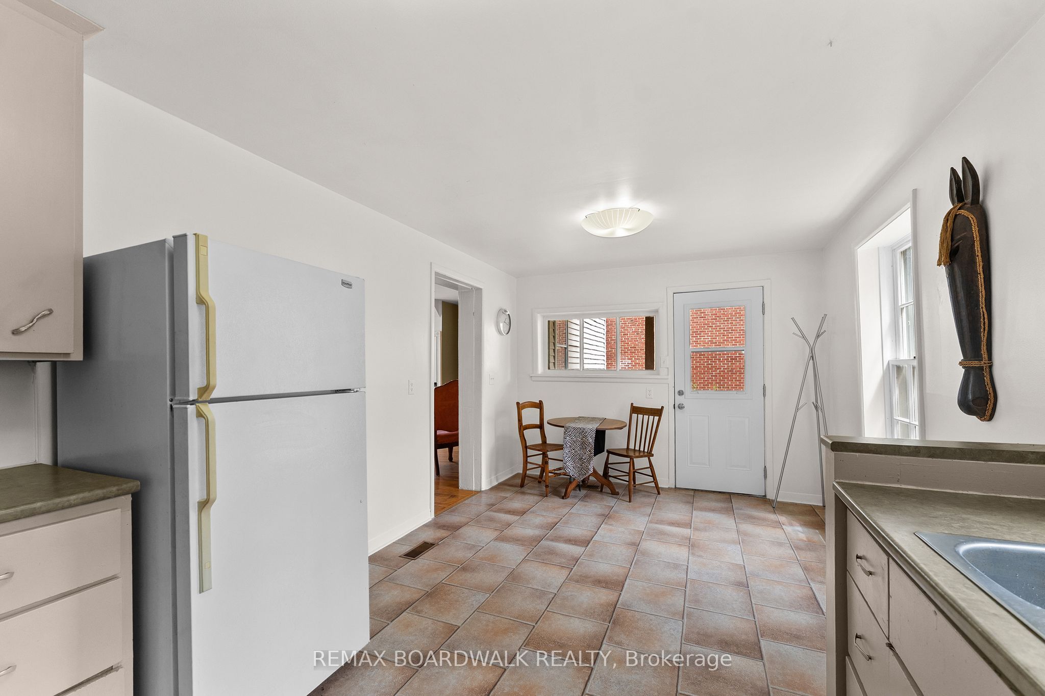 110-114 Clothier Street E Property Photo 14