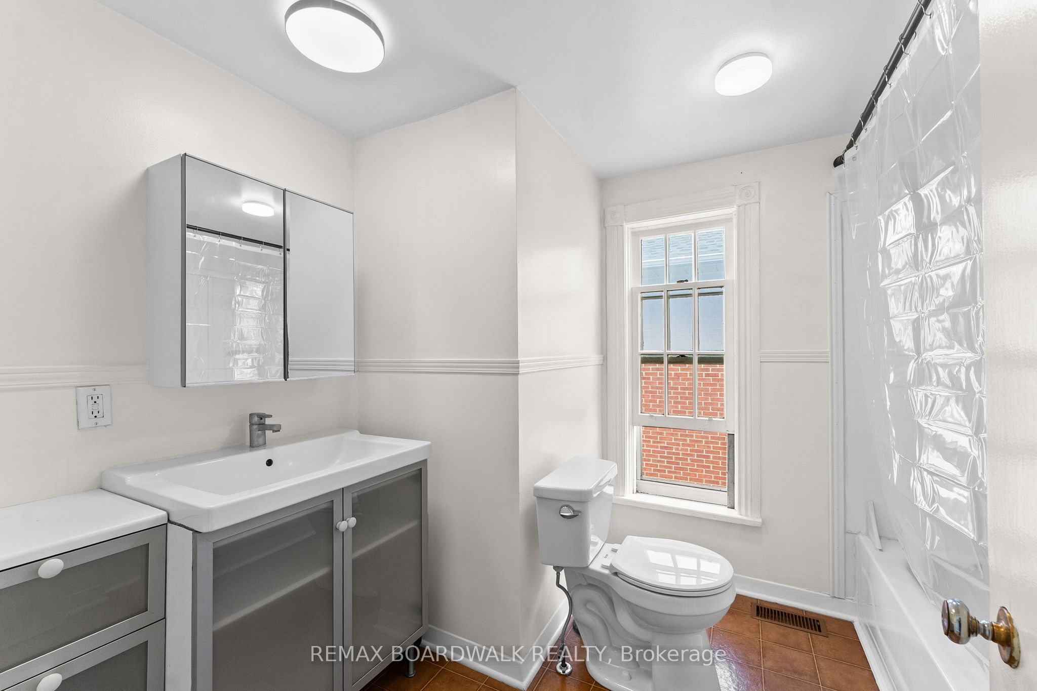 110-114 Clothier Street E Property Photo 20