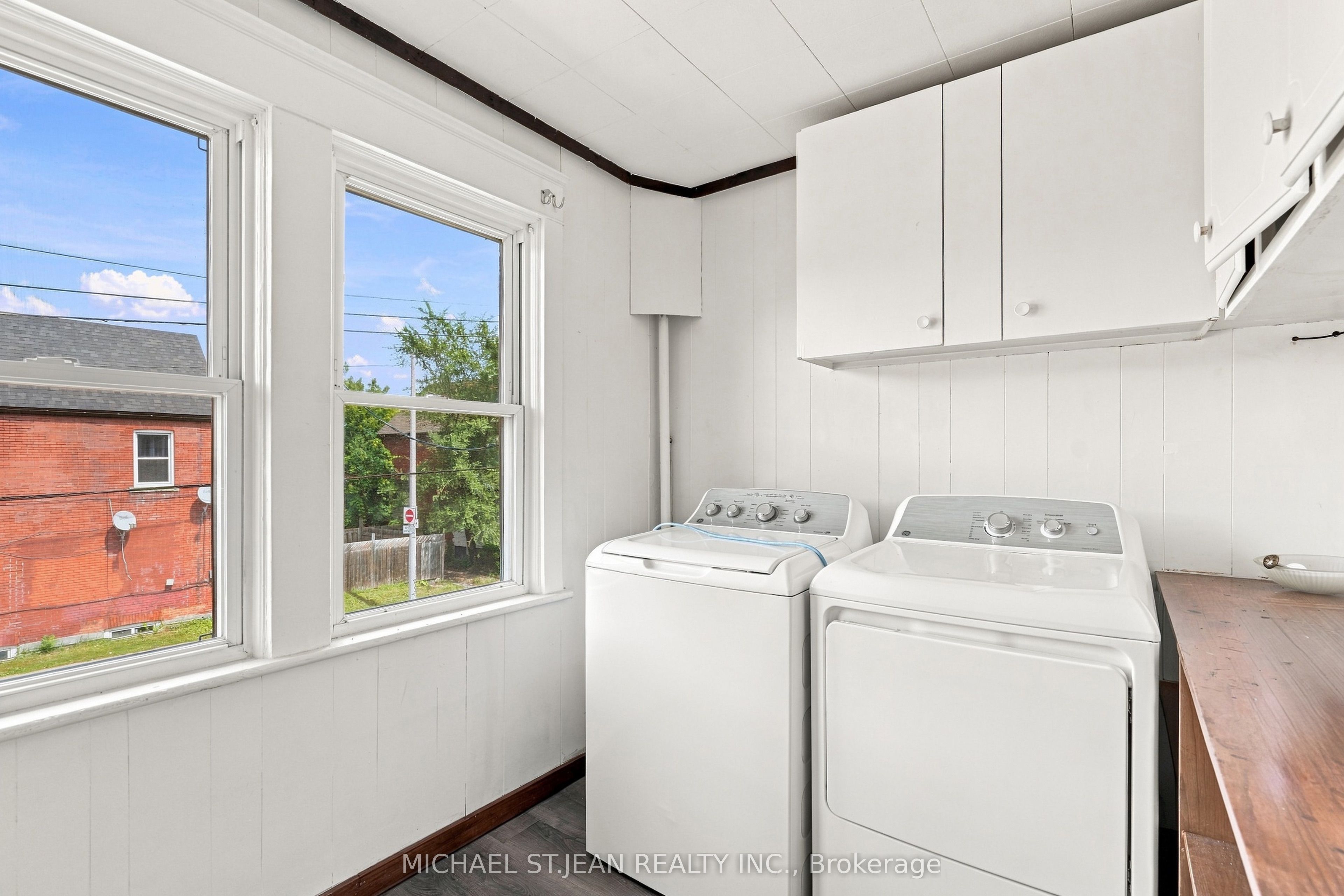 570 Cannon Street E Property Photo 27