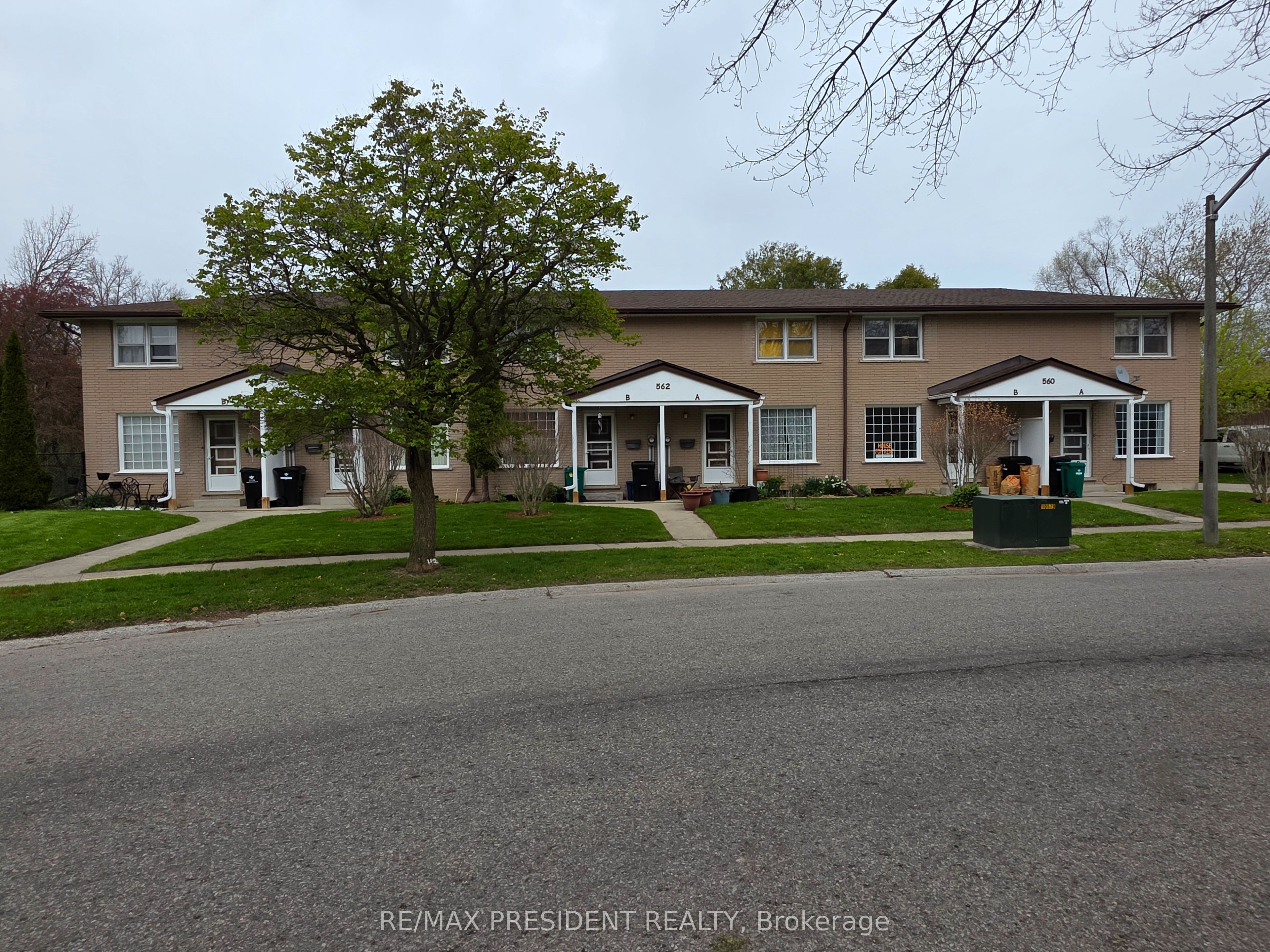 564 Brookhaven Crescent Property Photo 2