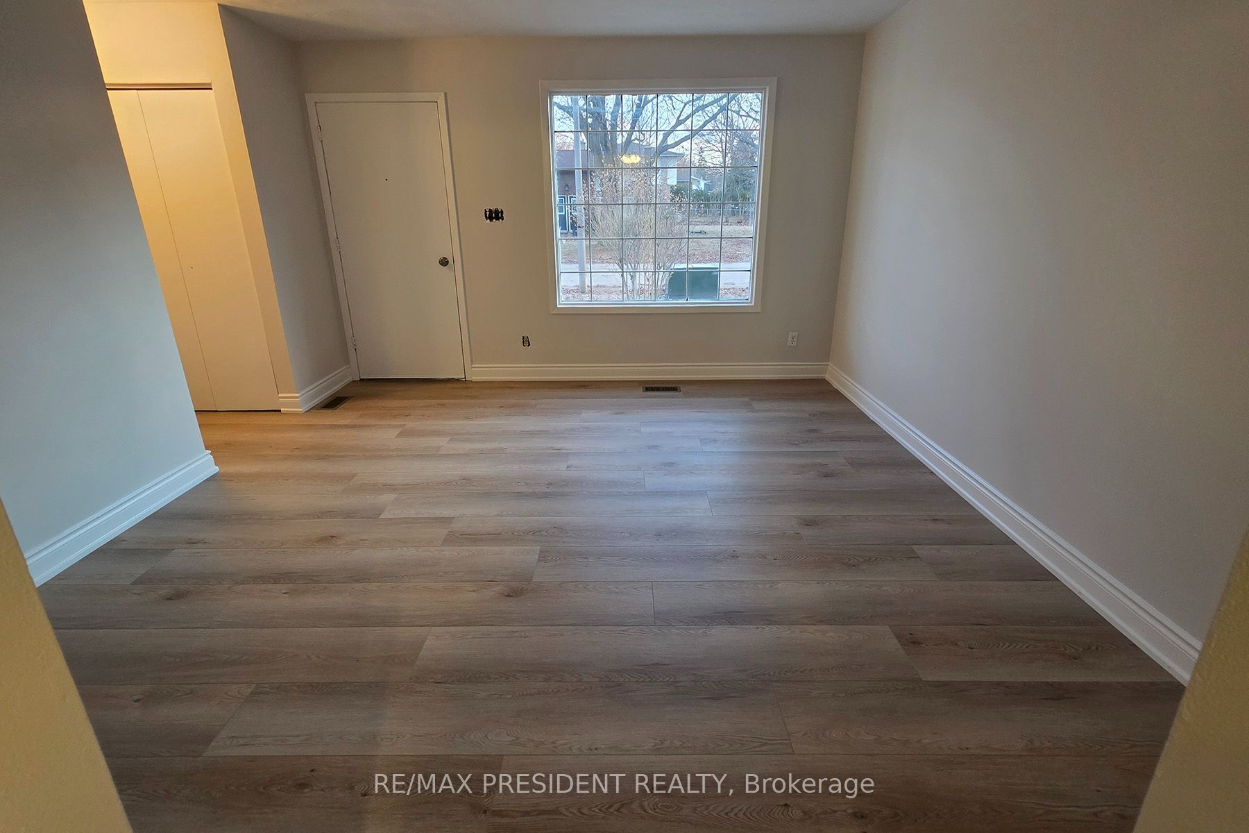 564 Brookhaven Crescent Property Photo 12
