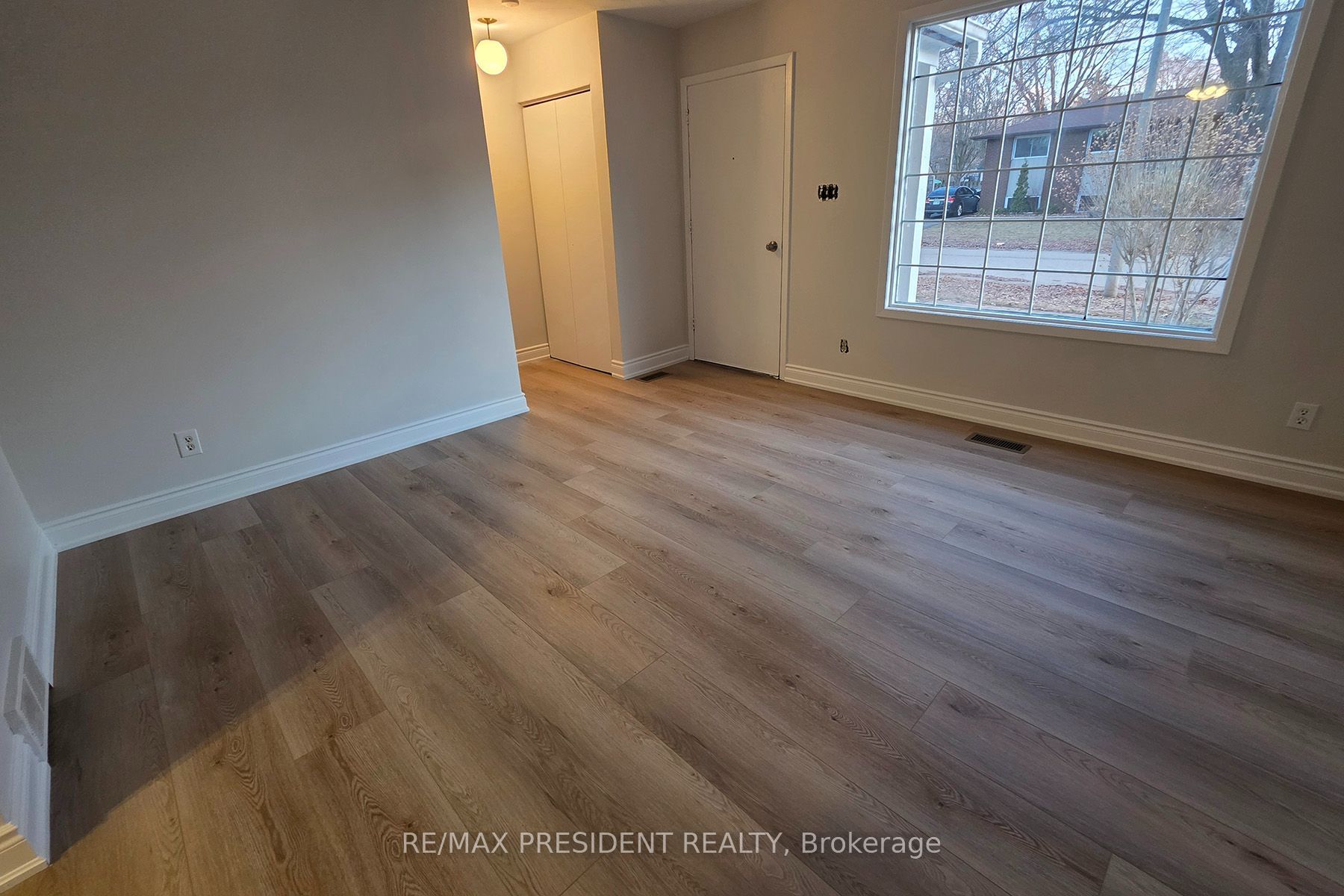 564 Brookhaven Crescent Property Photo 13